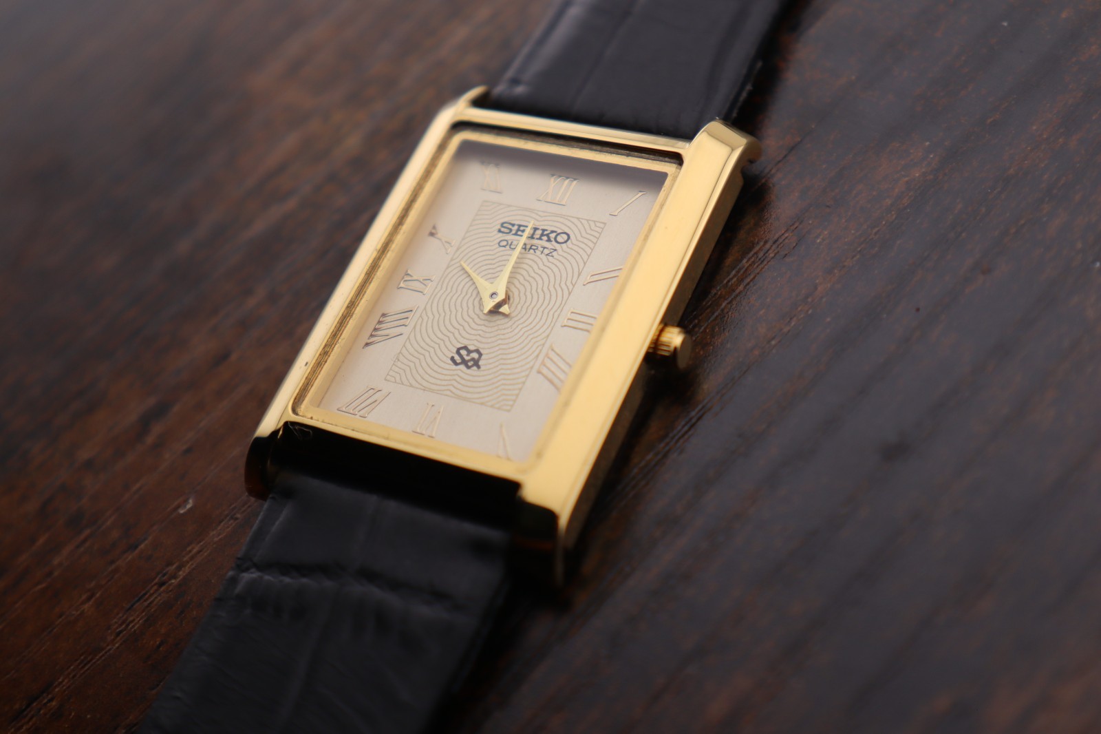 vintage Seiko Slim Tank Quartz Men White Dial Black leather Dress Watch