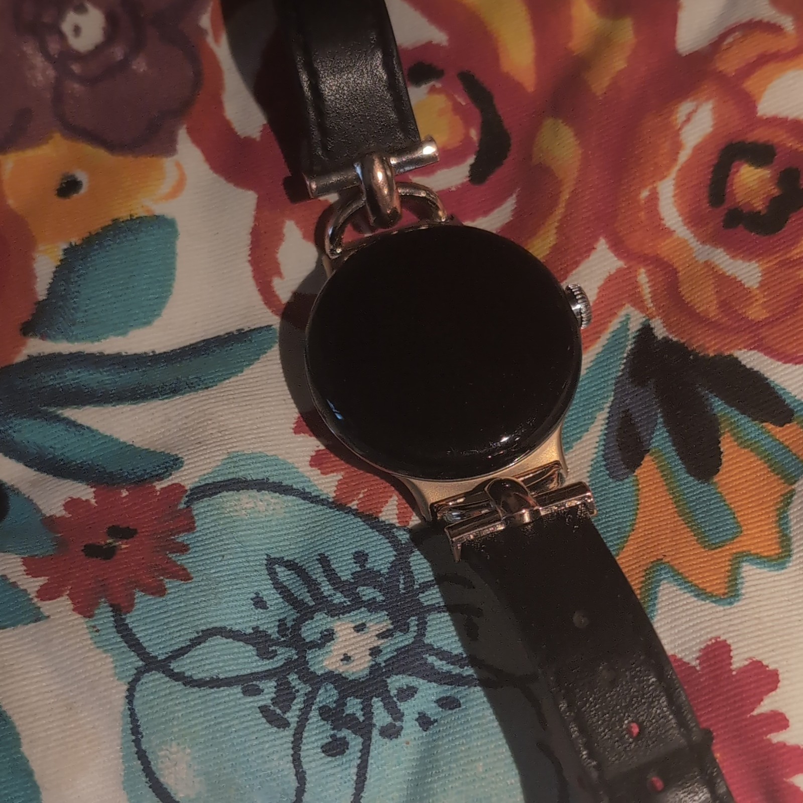 Analog Round Black Dial Wristwatch Black Case/Bezel Leather Two-Piece Strap