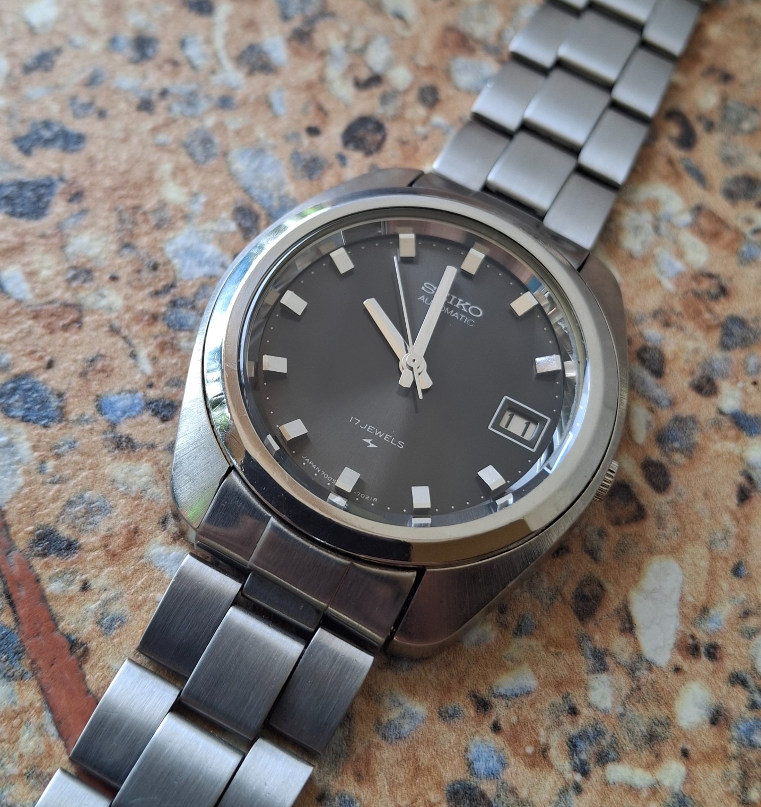 Vintage Seiko 17 Jewels Automatic 7005 7030 October 1970 JDM 38mm