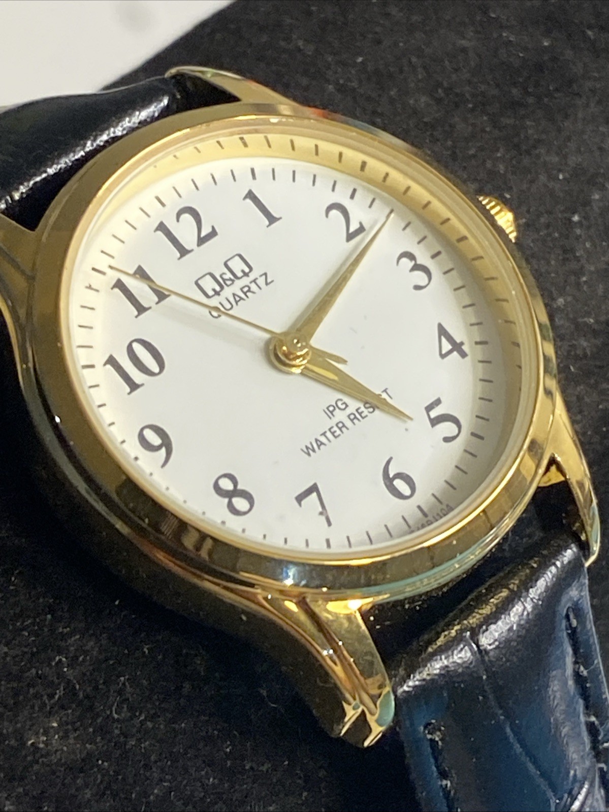 Q&Q CITIZEN DIVER 3 BAR Water Resistant Quartz Watch Gold Steel White Leather