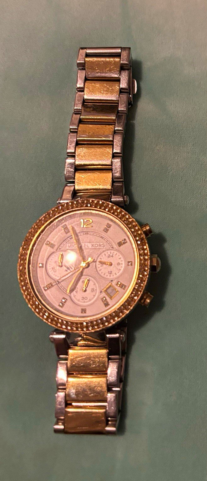 michael kors women’s two-tone gold/silver quartz chronograph date white dial