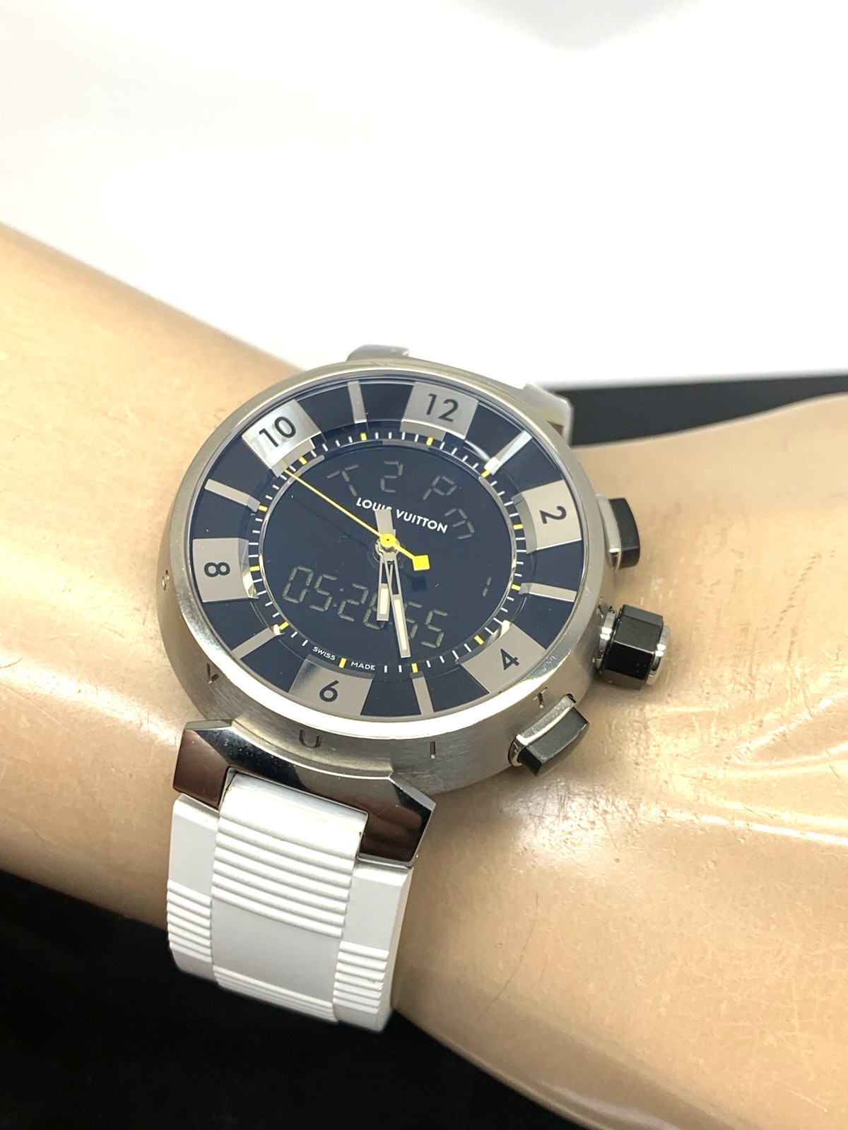Louis Vuitton LV Men’s Watch Q118F Tambour Swiss Quartz White Rubber Strap 41mm