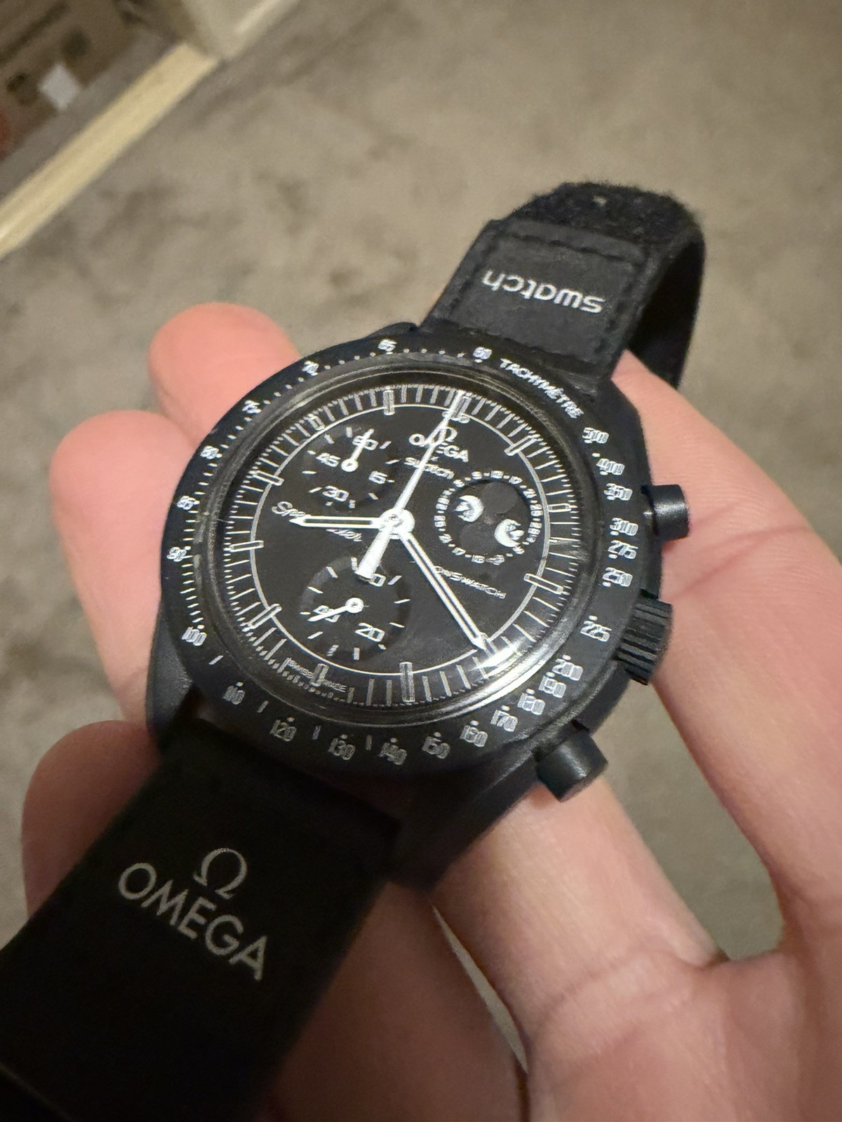 OMEGA SWATCH Mission To The Moon Phase | Black Snoopy Swatch SO33B700