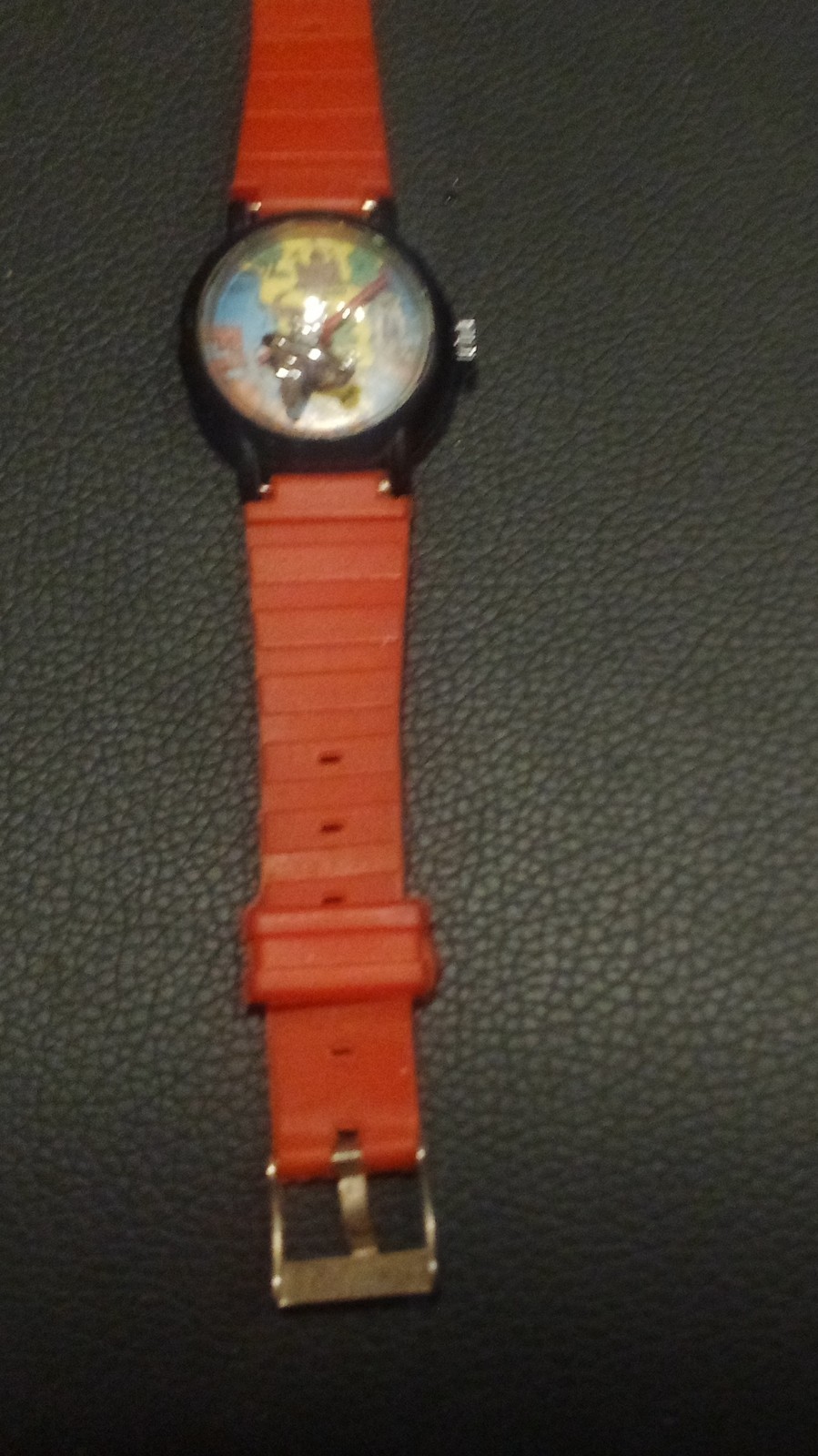 Analog Wristwatch Round Black Metal Case airplane wind up Red Plastic Band