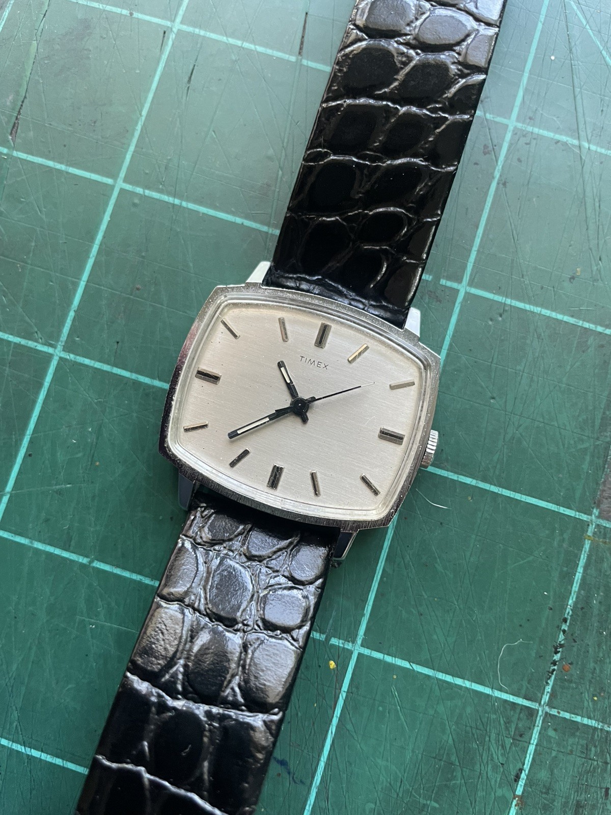 Vintage Timex 1972 Mercury TV Dial 33MM Wind Up Watch 161502472 Runs Good