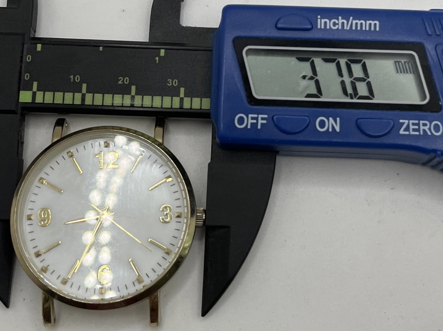 Lady’s Mother Of Pearl Dial & Quartz Wristwatch Both Running In Good Condition S