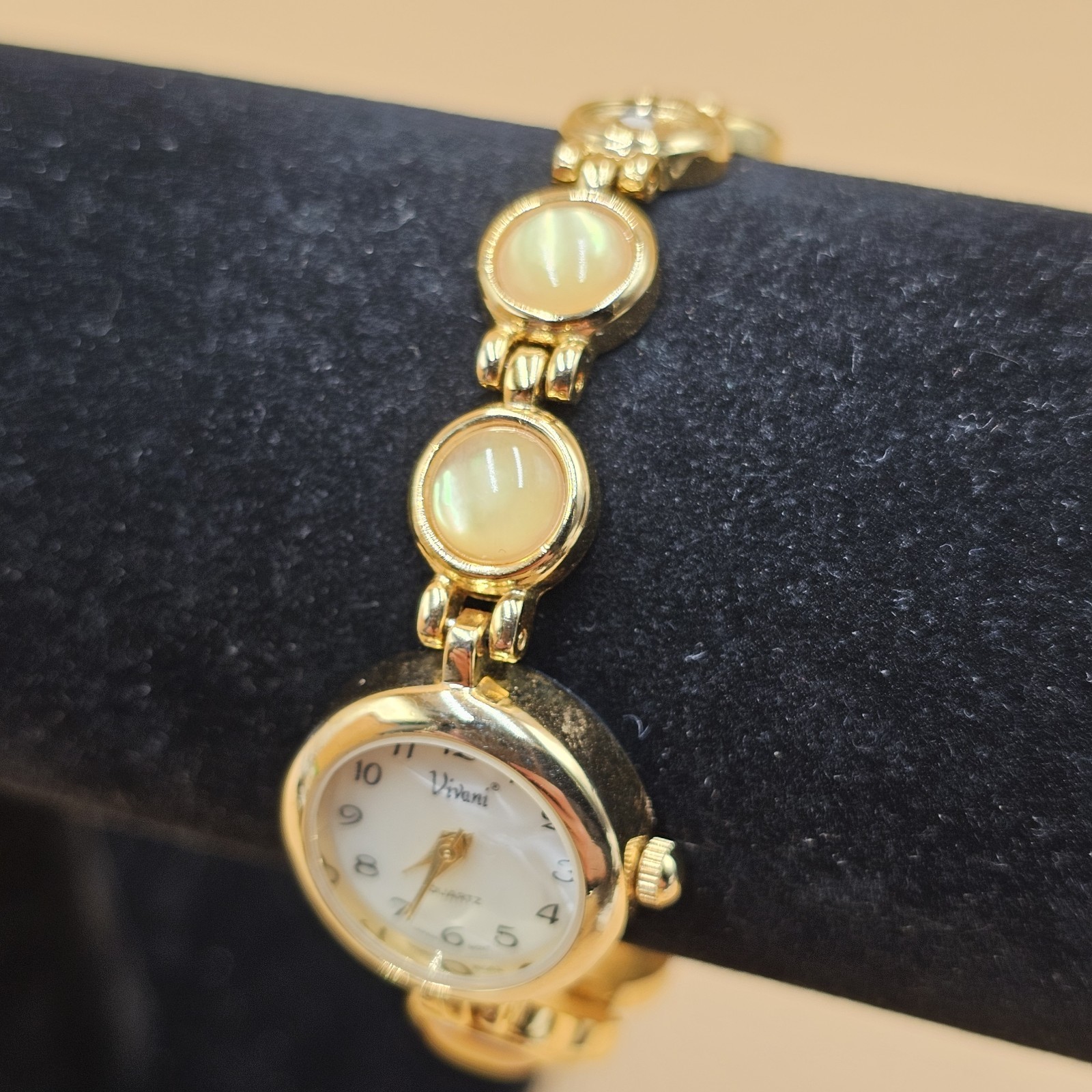 Vintage Vivani Gold Tone MOP Dial Ladies Watch New Battery See Photos