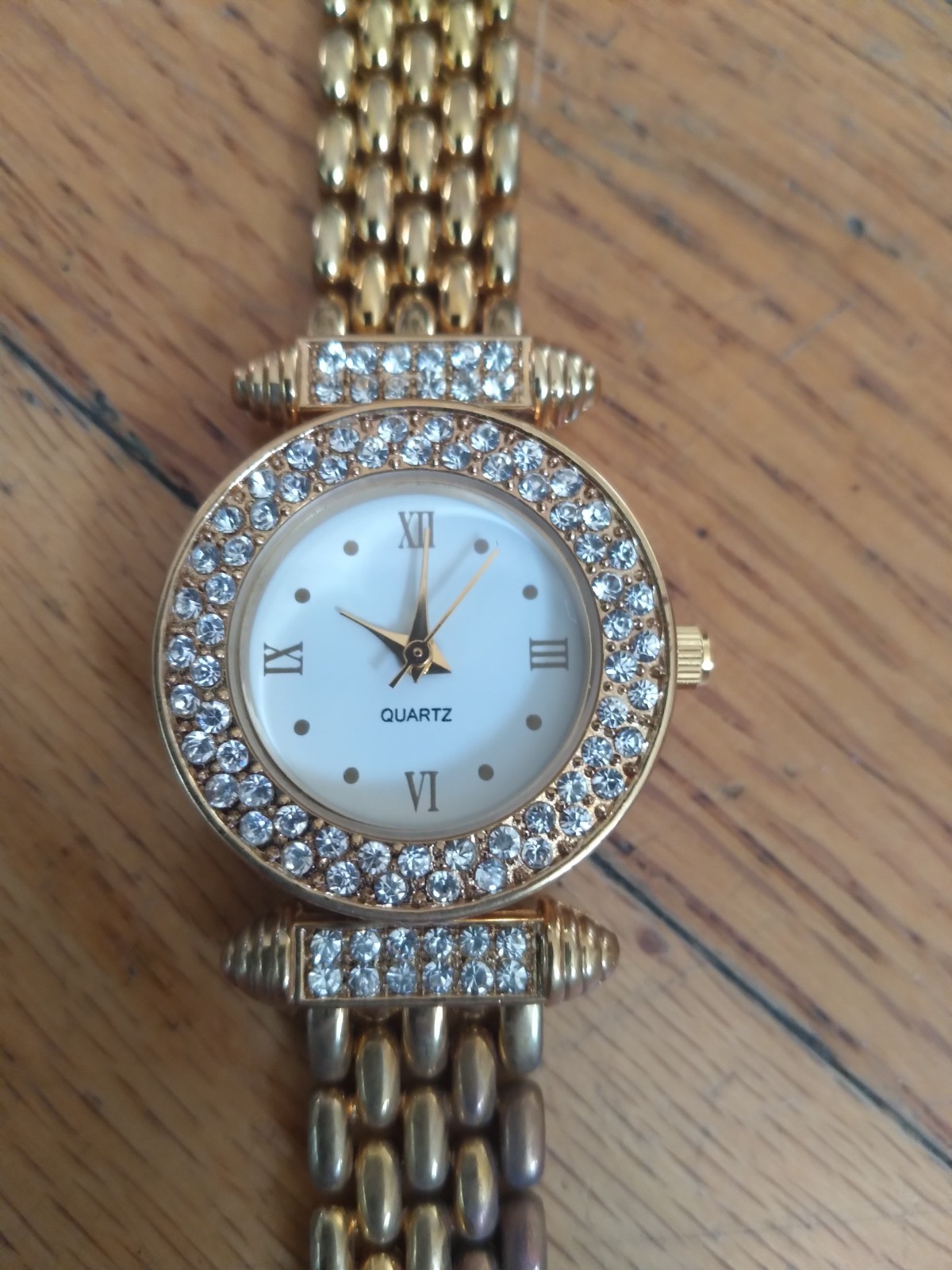 Elizabeth Taylor White Diamonds Watch Crystal Rhinestone Gold Tone READ