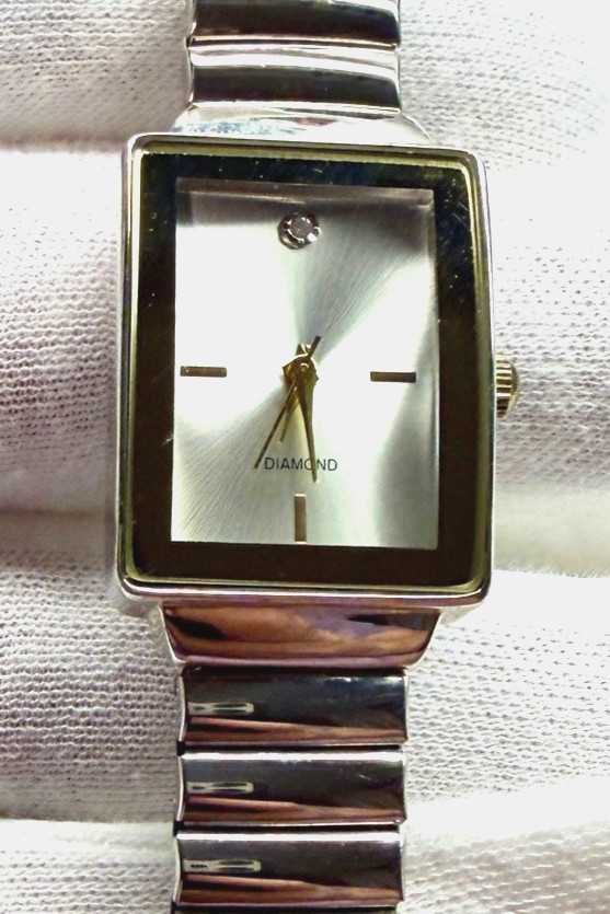 Womens Wristwatch Sz. 6.5″ Silver Stainless Band | Diamond Quartz | New Battery