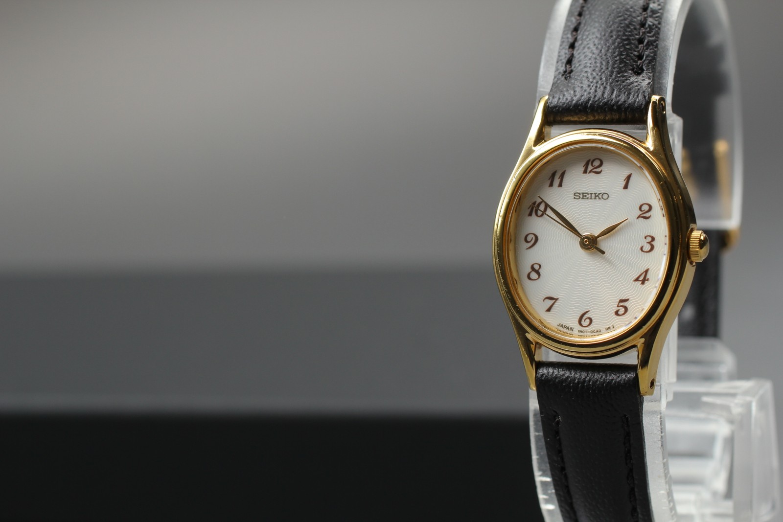 Vtg 2004 N MINT Seiko Spirit 1N01-0AW0 Quartz Gold Oval SGP Womens Watch JAPAN