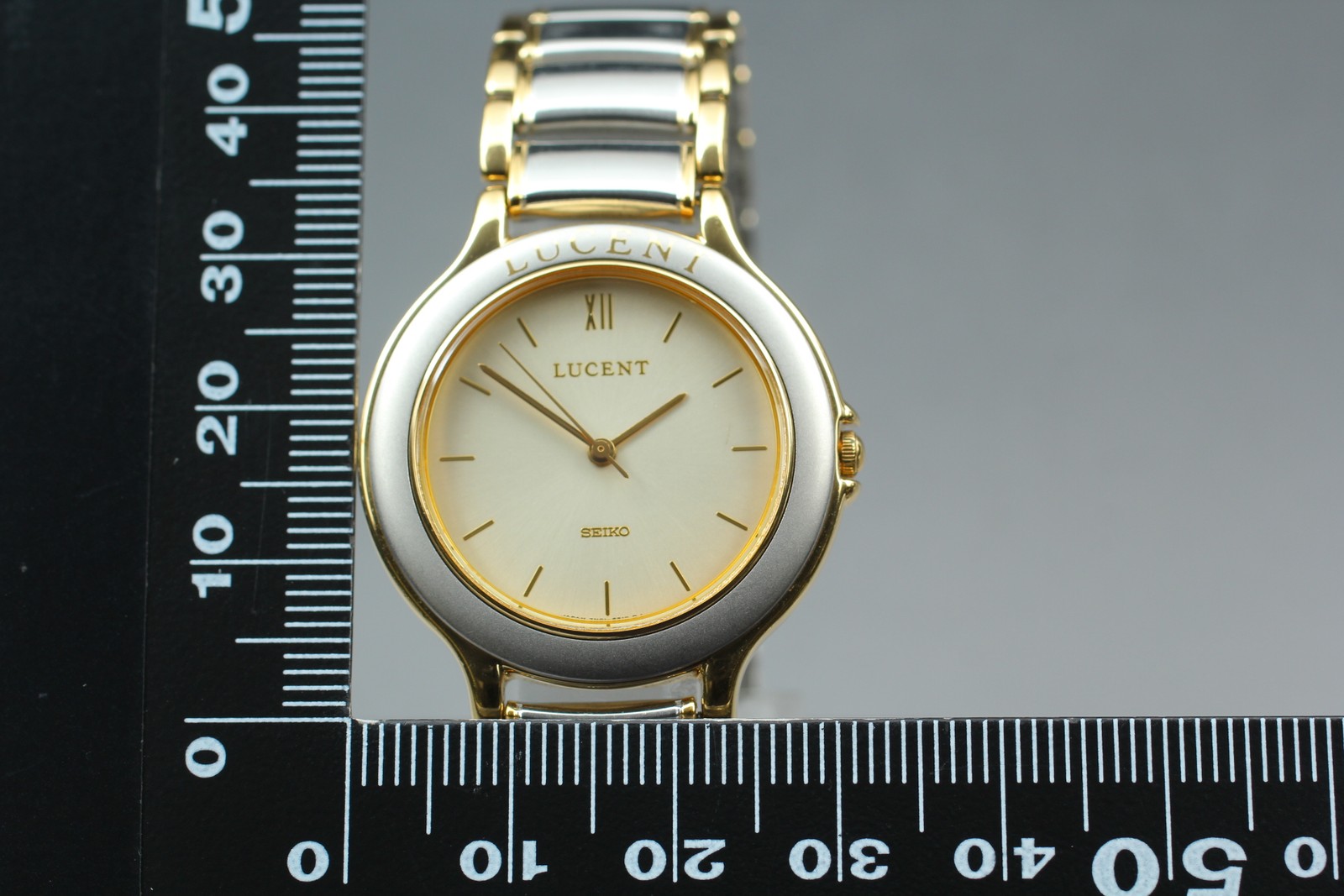 Vtg 1992 N MINT Seiko Lucent 7N01-6160 Qz Two-Tone Round Mens Watch From JAPAN