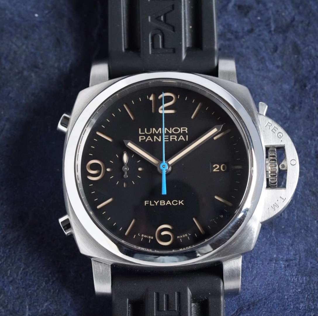 Panerai Luminor Men’s Black Watch with Rubber Strap – PAM00524