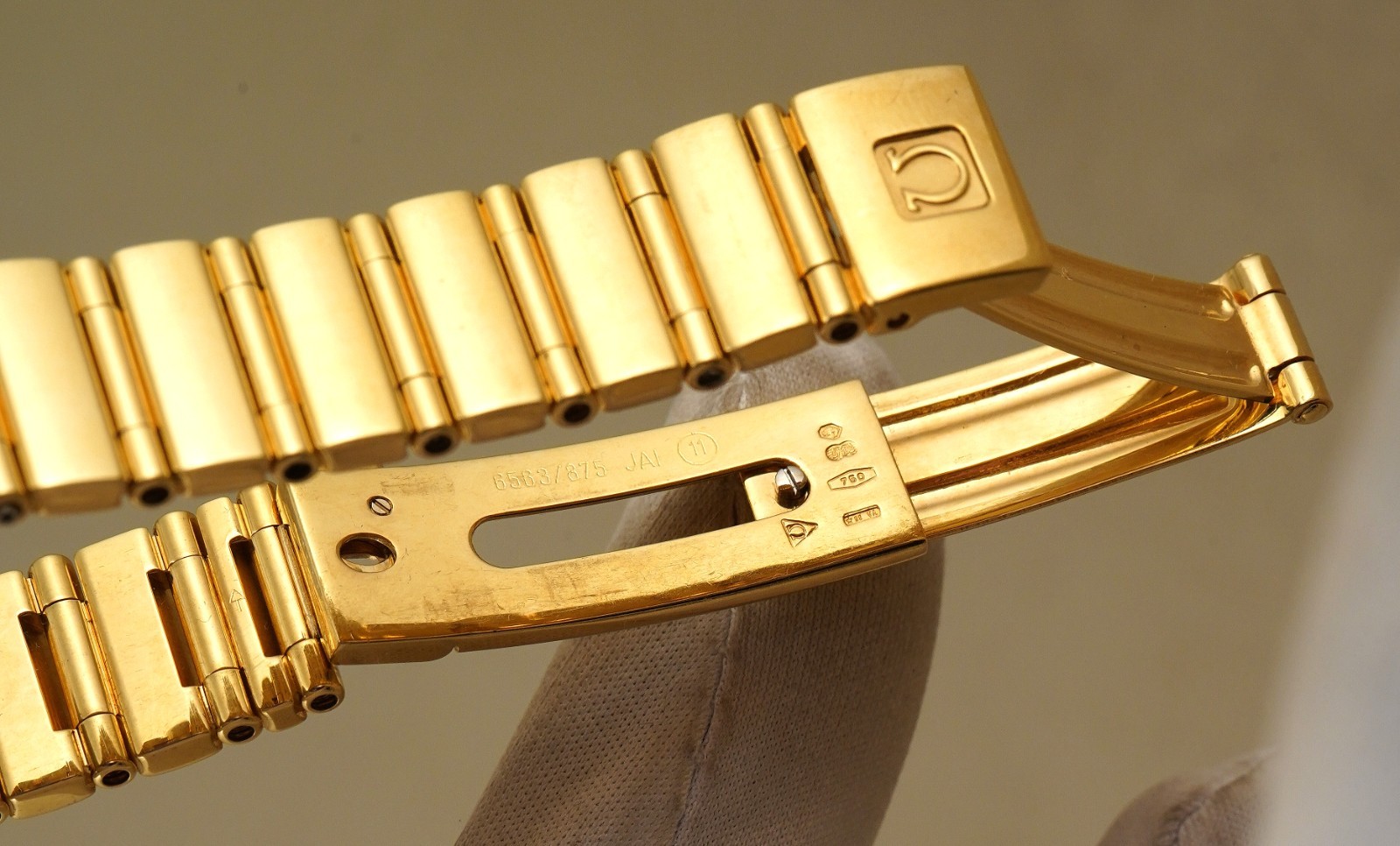 OMEGA CONSTELLATION MY CHOICE 18K GOLD MOTHER-OF-PEARL DIAL DIAMONDS BEZEL!!!