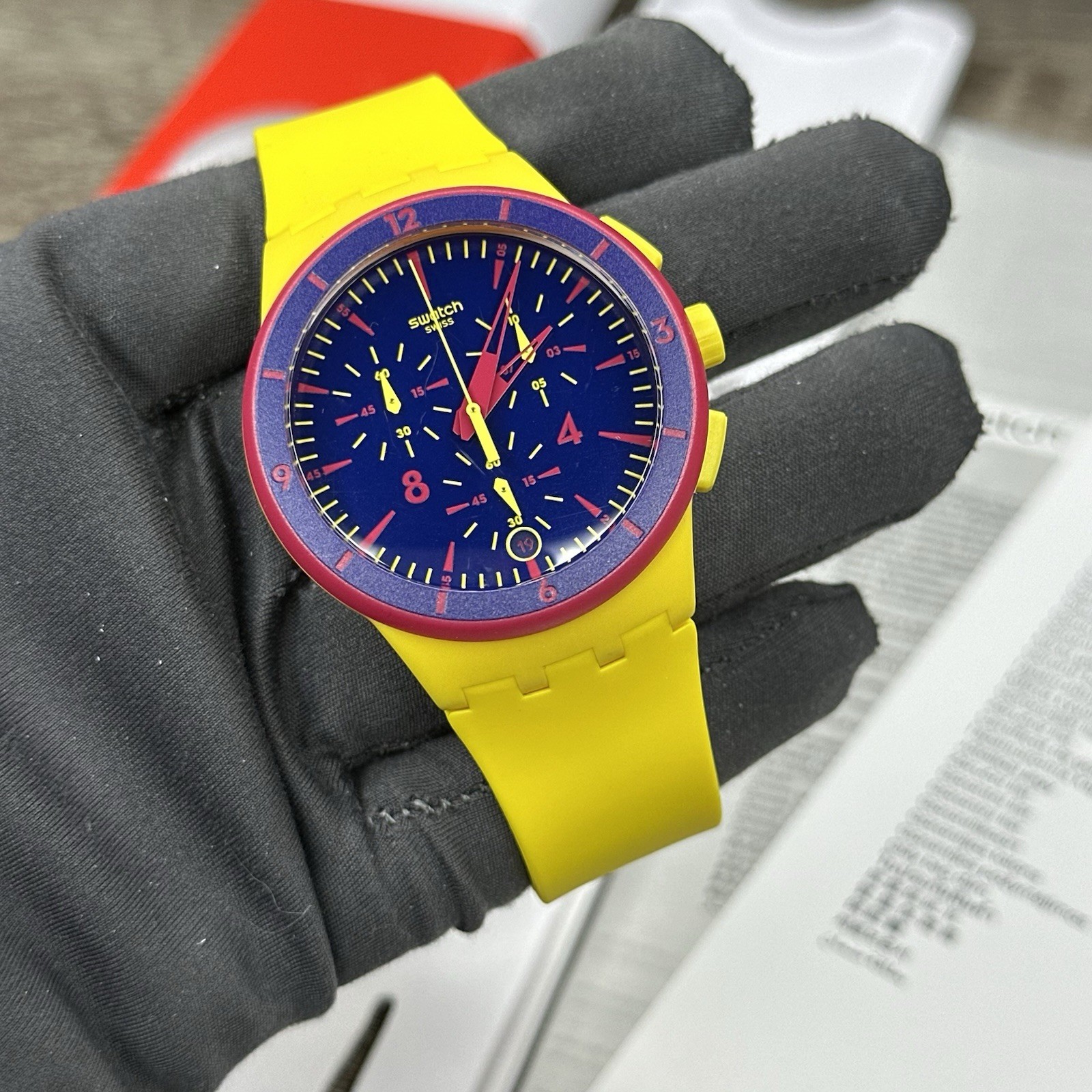 NEW✅ Swatch Chrono GLOW LOOM Yellow And Navy Date Sports Men’s Watch SUSJ400