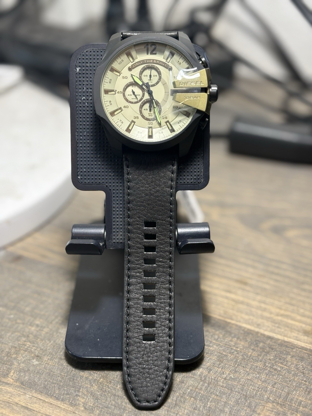 Diesel Men’s Mega Chief Beige Dial Black Leather Band Chrongraph Watch DZ4495