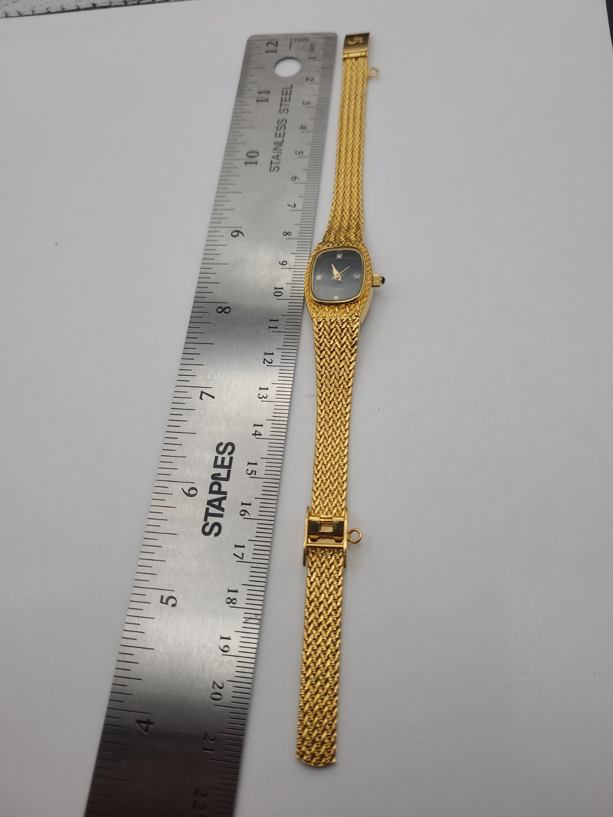 Women’s Xavier Gold Tone Black Dial Analog Quartz Watch New Battery Working