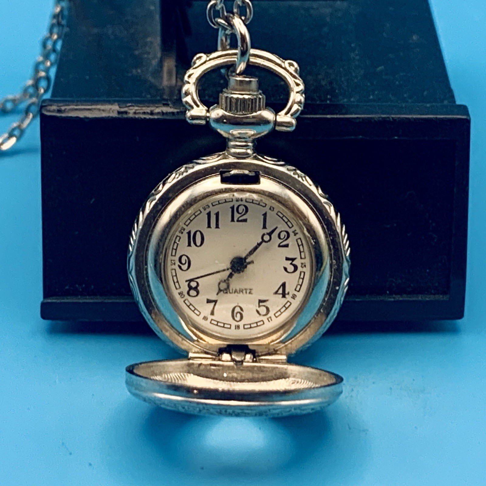 Hidden Pendant Quartz Watch With Chain Heart Shaped Window Working New Battery