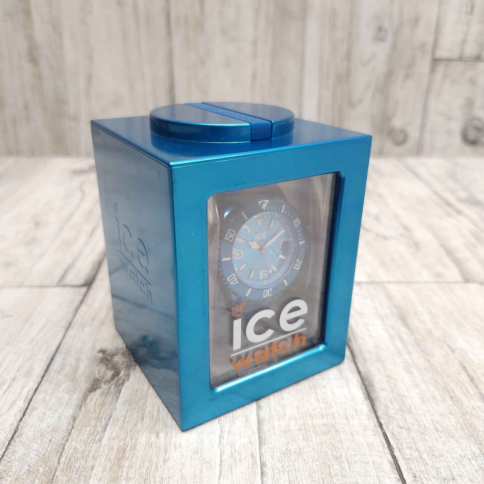 Ice Watch, Ice-Alu Turquoise Unisex 43MM Quartz Fashion Watch. Metal Linked Band