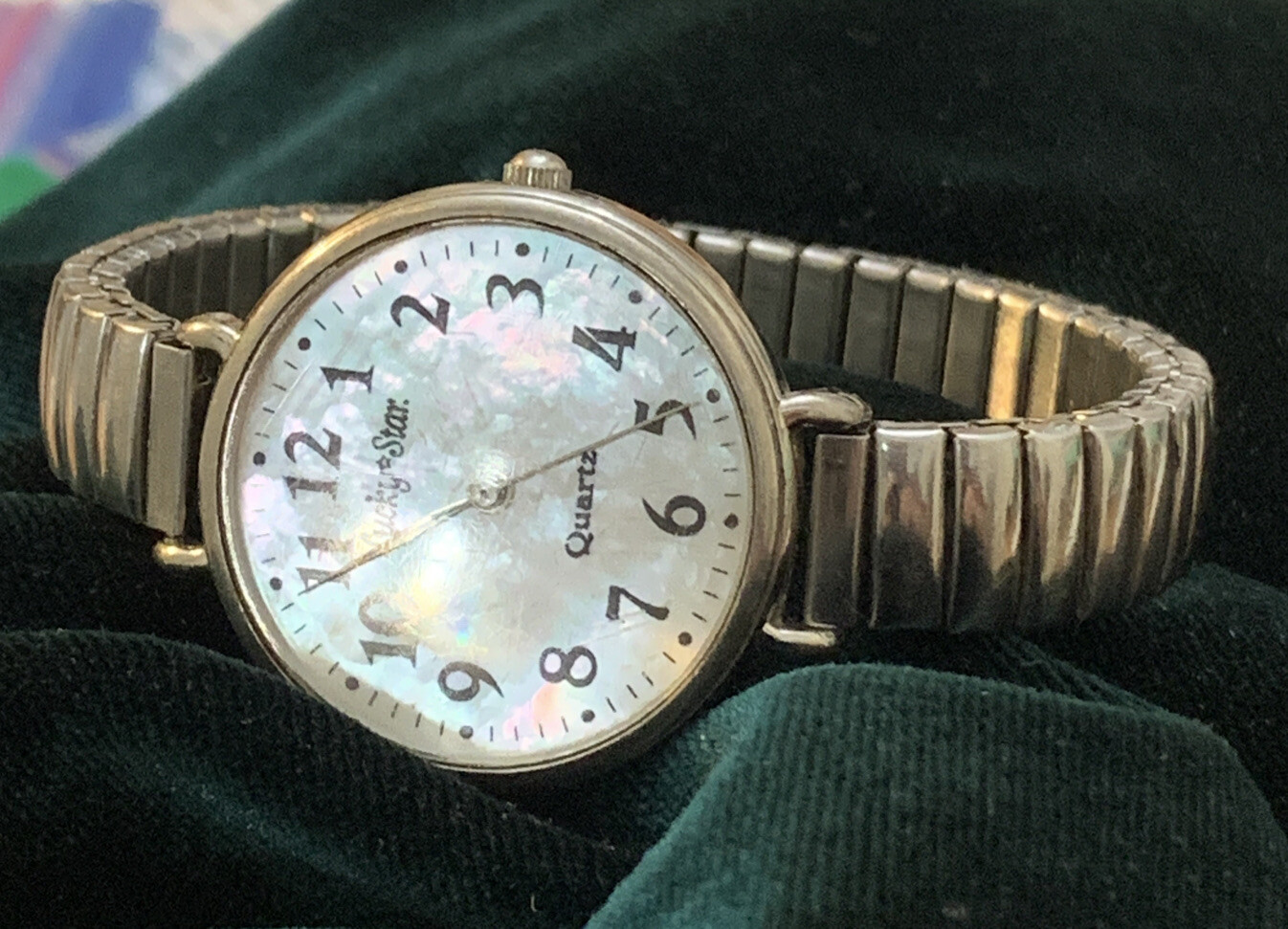 Lucky Star Women’s Watch Mother-of-Pearl Dial Silver Tone Fresh Battery Works