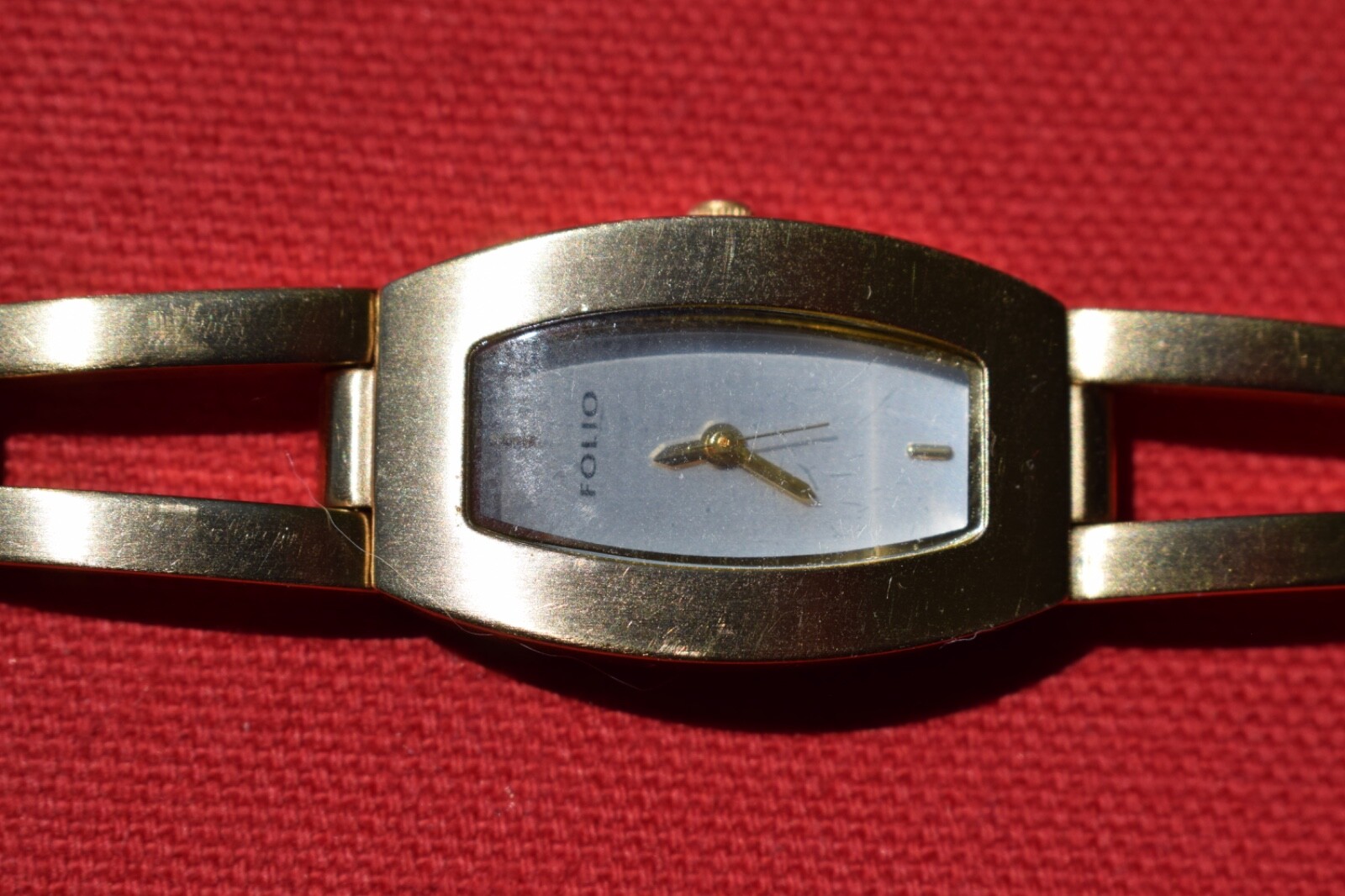 Relic Folio FI1069 by Fossil Women’s Wrist Watch Gold Color – New Battery!
