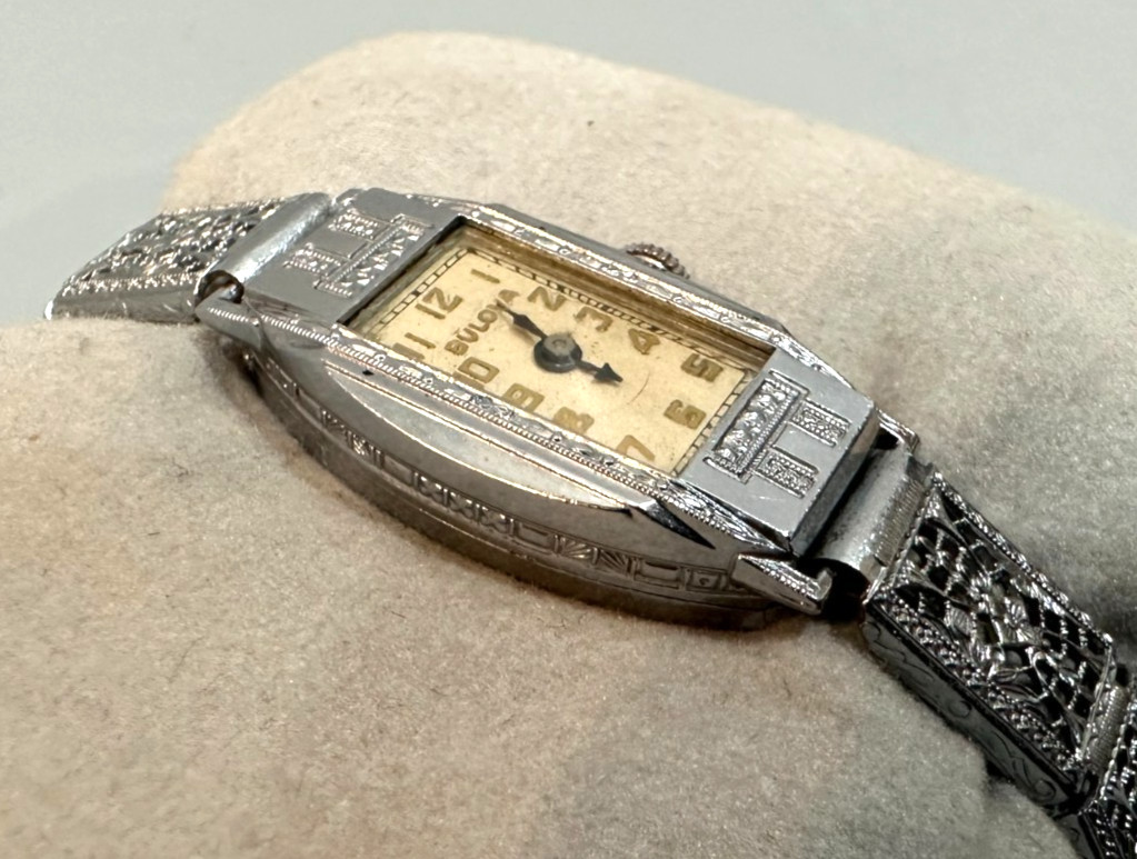 Antique Bulova Ladies Art Deco Manual Wind Wristwatch 1920s