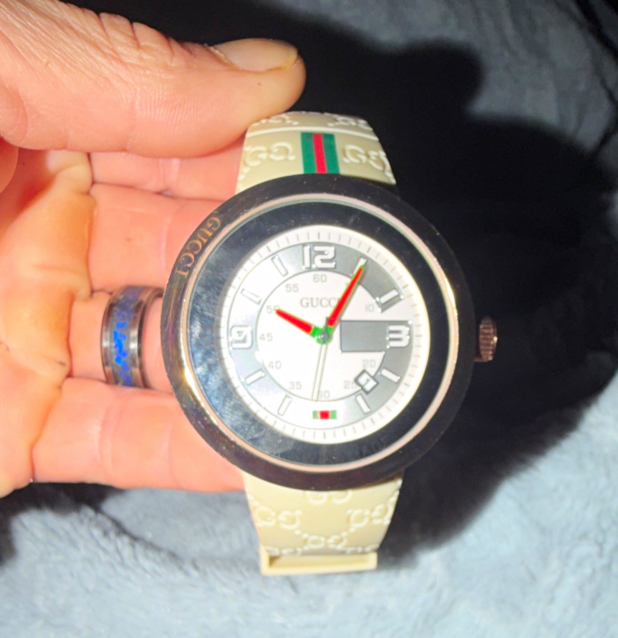 Gucci Swiss Made Quartz Analog Wristwatch 44mm Beige Rubber Strap Silver Dial