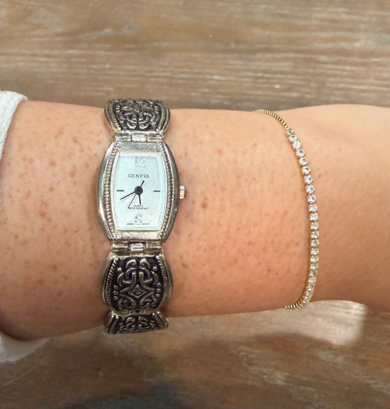 Vintage Geneva stainless steel back waterproof silver tone bracelet watch