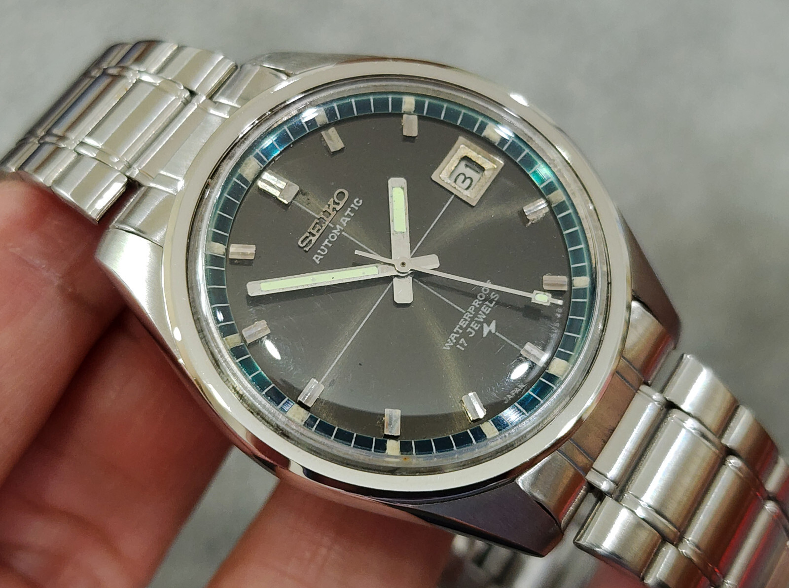 VINTAGE SEIKO 7005-8062 Cross Hair Black dial AUTOMATIC GENTS.