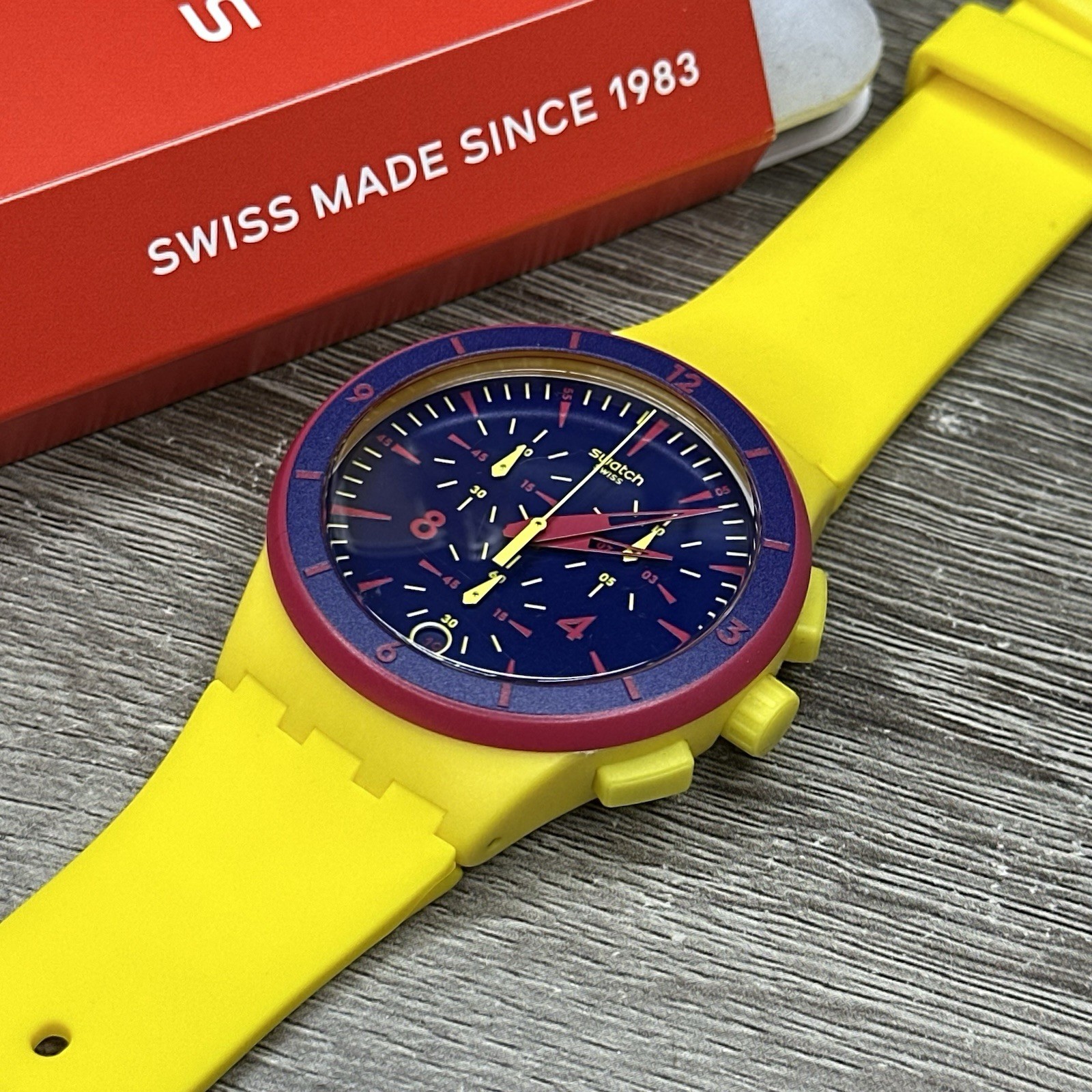NEW✅ Swatch Chrono GLOW LOOM Yellow And Navy Date Sports Men’s Watch SUSJ400
