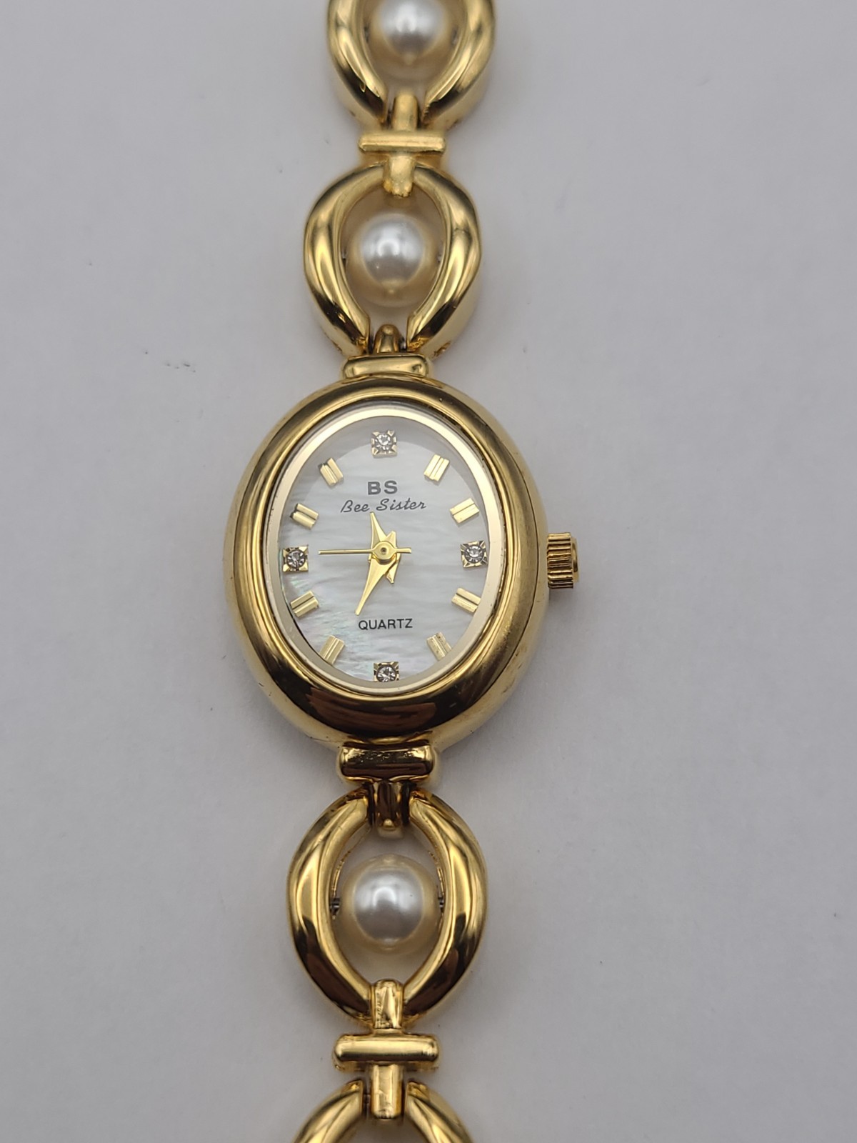 Bee Sister Womens Watch Oval Gold Tone Faux Pearl Bracelet New Battery Working