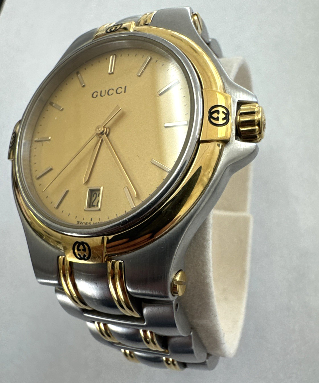 Gucci 9040M 34mm Gold Two Tone Date Quartz Men’s Stainless Steel Watch