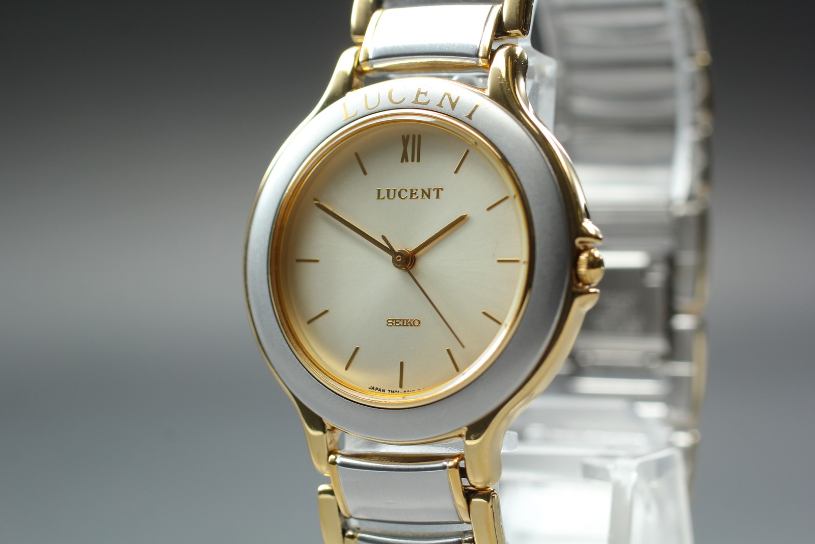 Vtg 1992 N MINT Seiko Lucent 7N01-6160 Qz Two-Tone Round Mens Watch From JAPAN