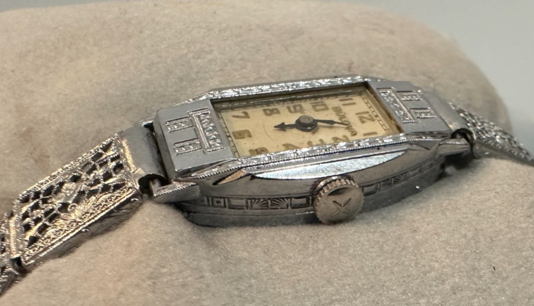 Antique Bulova Ladies Art Deco Manual Wind Wristwatch 1920s