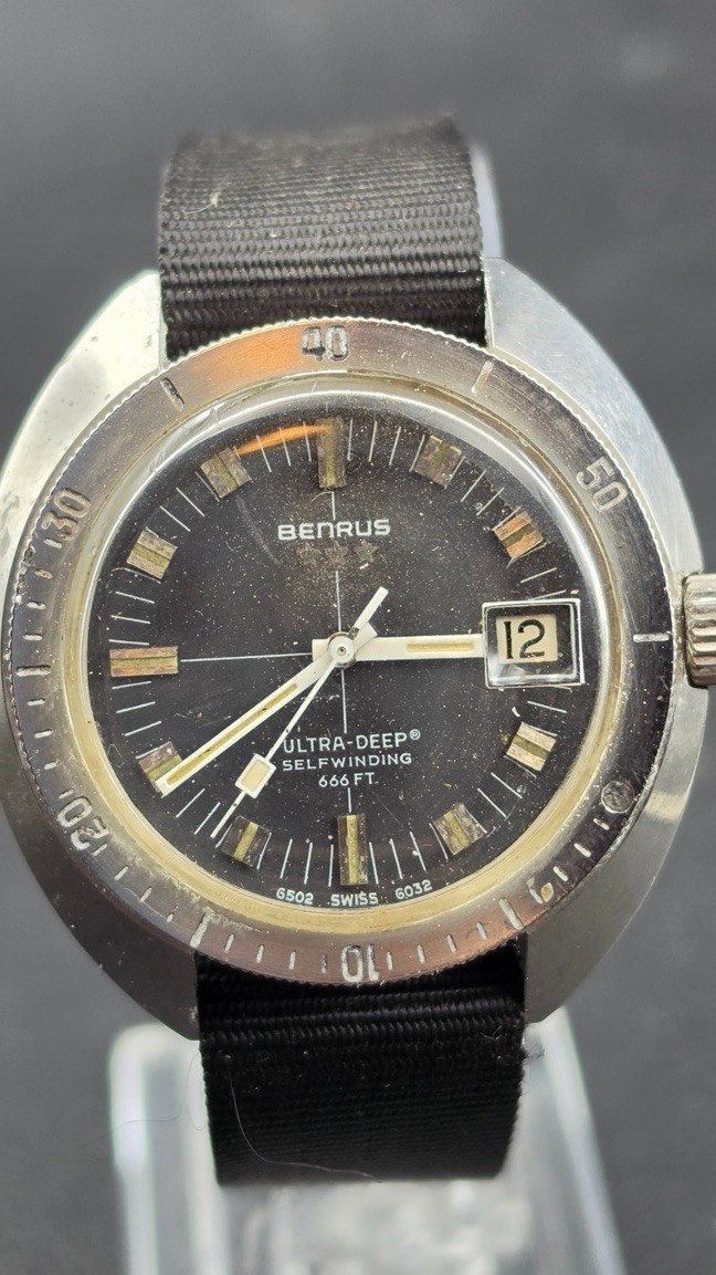 Running Vintage BENRUS Selfwinding ULTRA DEEP 666ft Devil Divers Men’s Watch