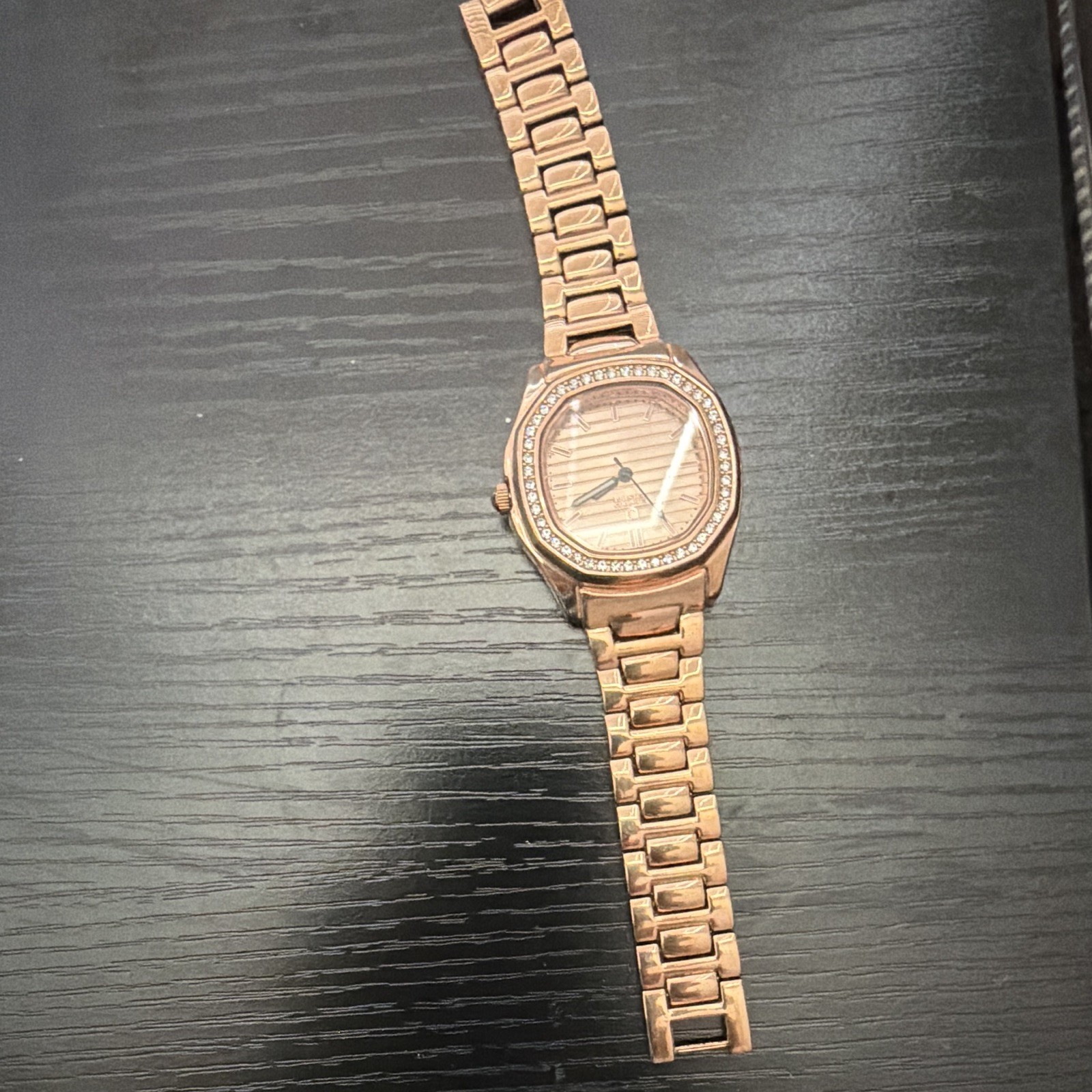 Women’s Rose Gold Quartz Analog Watch, Crystal Bezel, 35mm Metal Bracelet