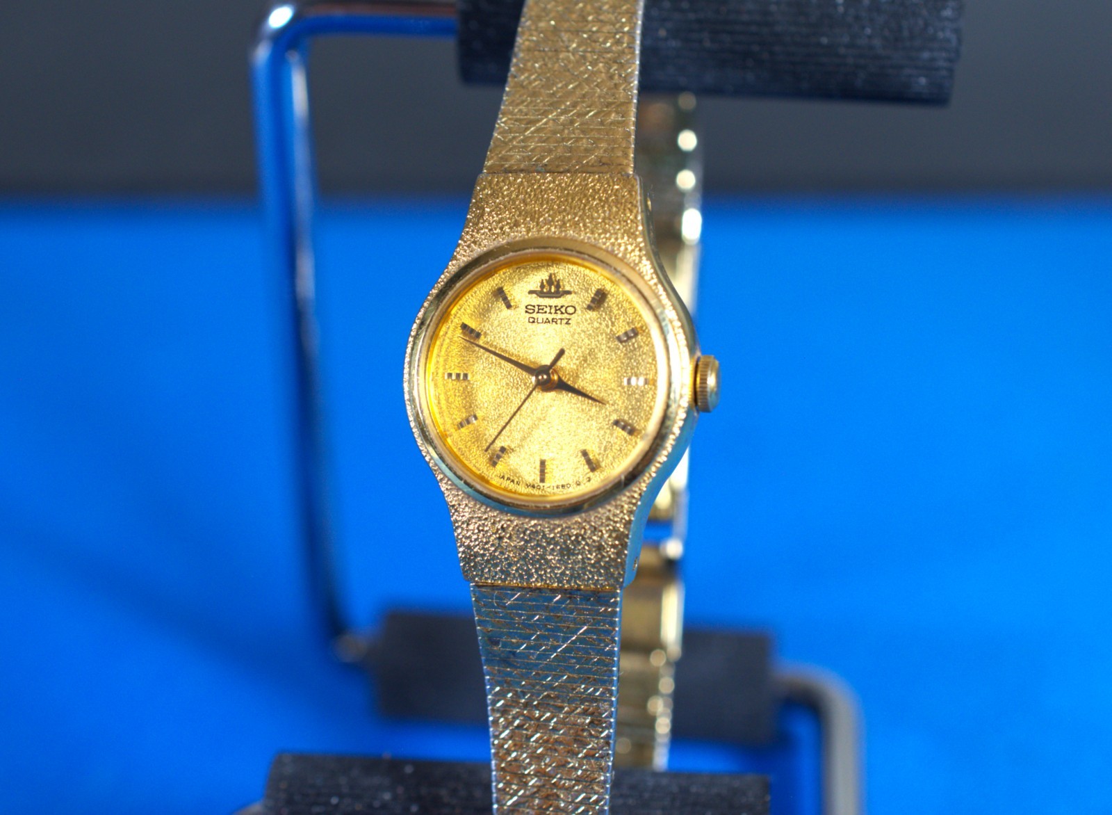 RARE Seiko GALAXY Womens Watch 20mm Gold Tone Bracelet V401