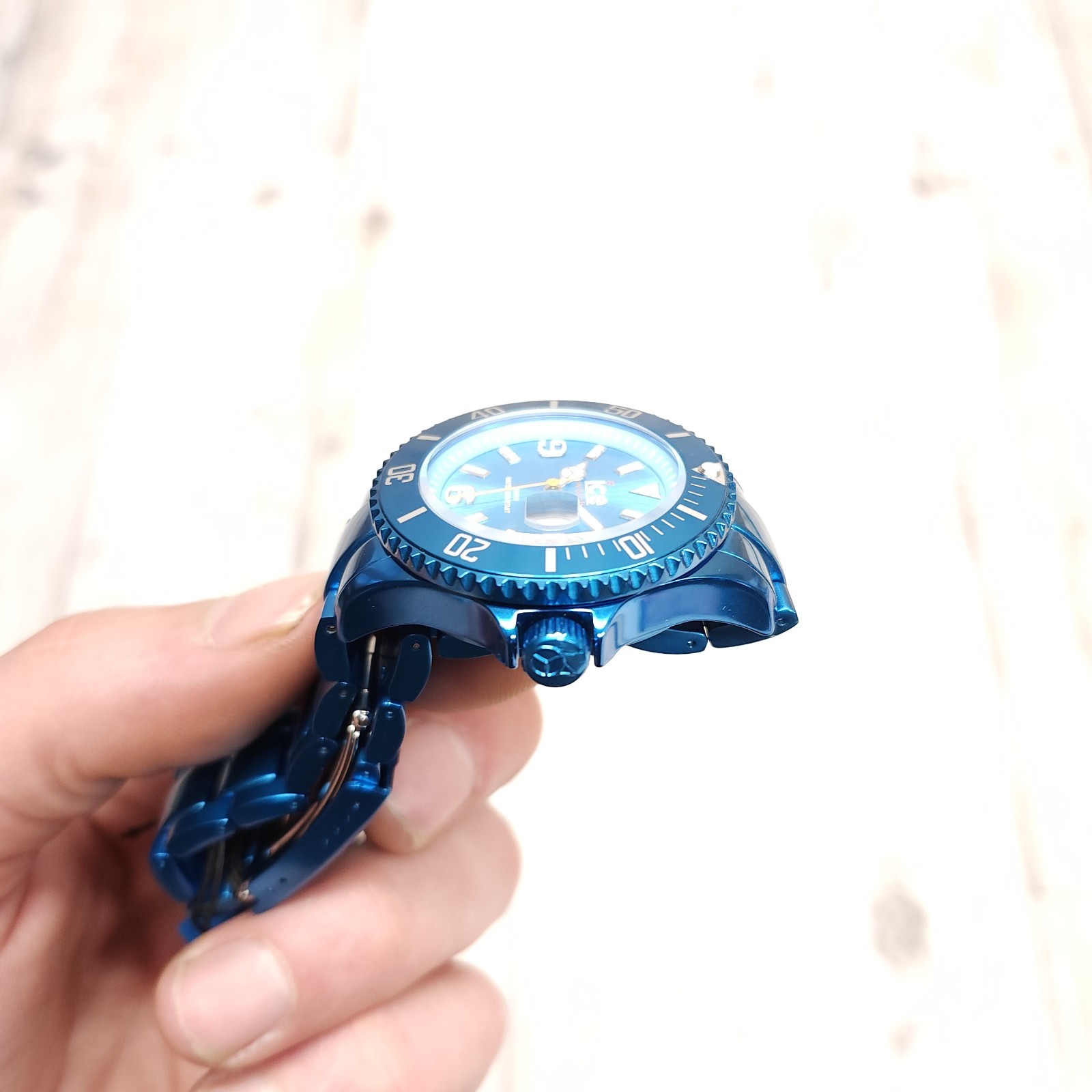 Ice Watch, Ice-Alu Turquoise Unisex 43MM Quartz Fashion Watch. Metal Linked Band