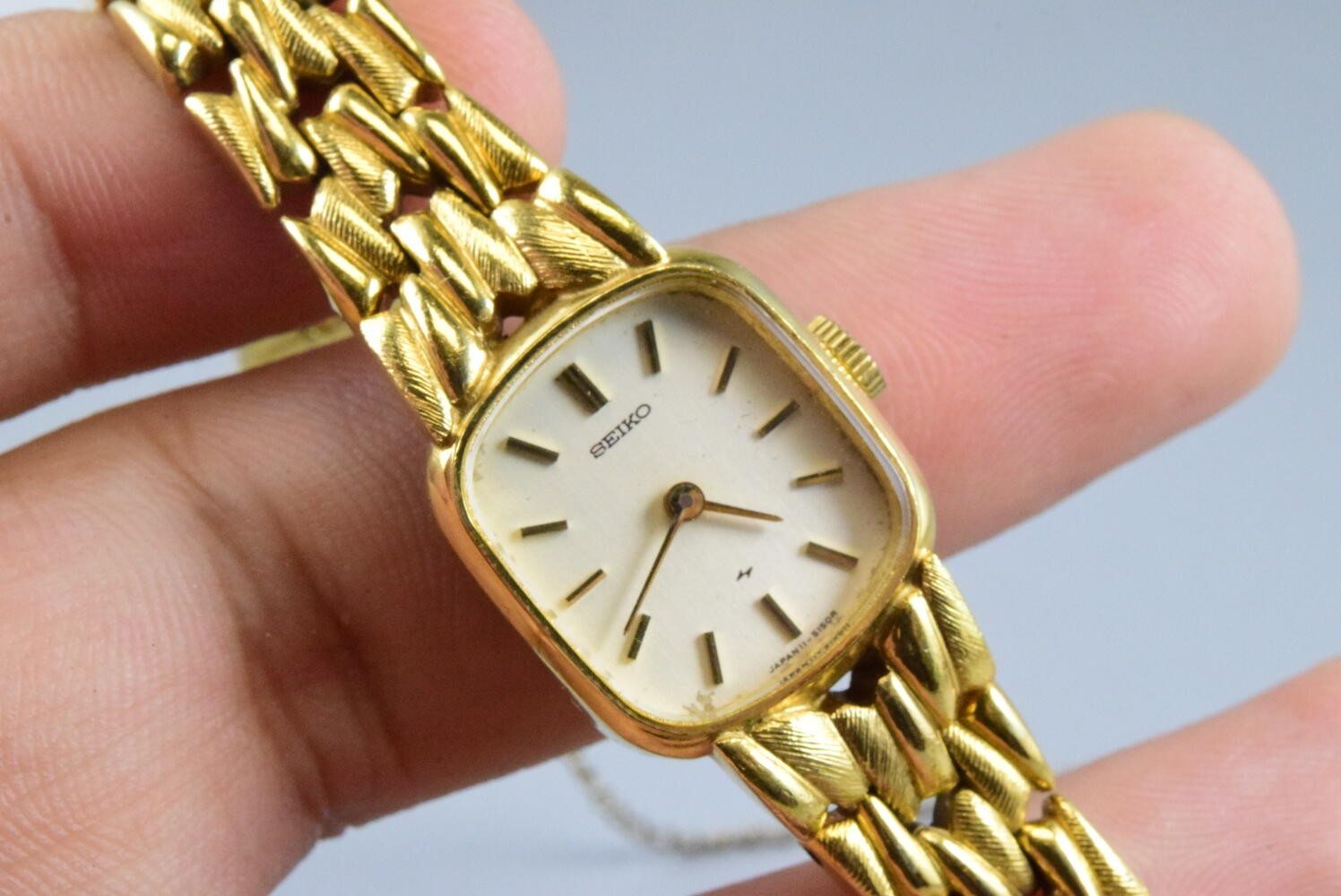 Vintage watch Seiko Gold Plate 11 5030 Yellow Lady Hand Winding Cushion 15mm