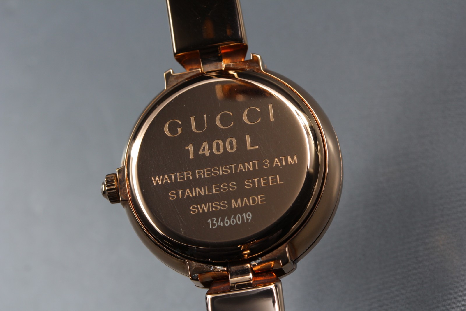 [MINT Full Set] GUCCI 1400L 26mm Gold Shell Dial Bangle Quartz Women’s Watch