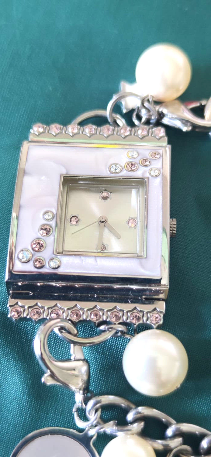 SWATCH SPECIALS SQUARE CHRISTMAS CHARMS – YUS113G – 2008-NEW but without box
