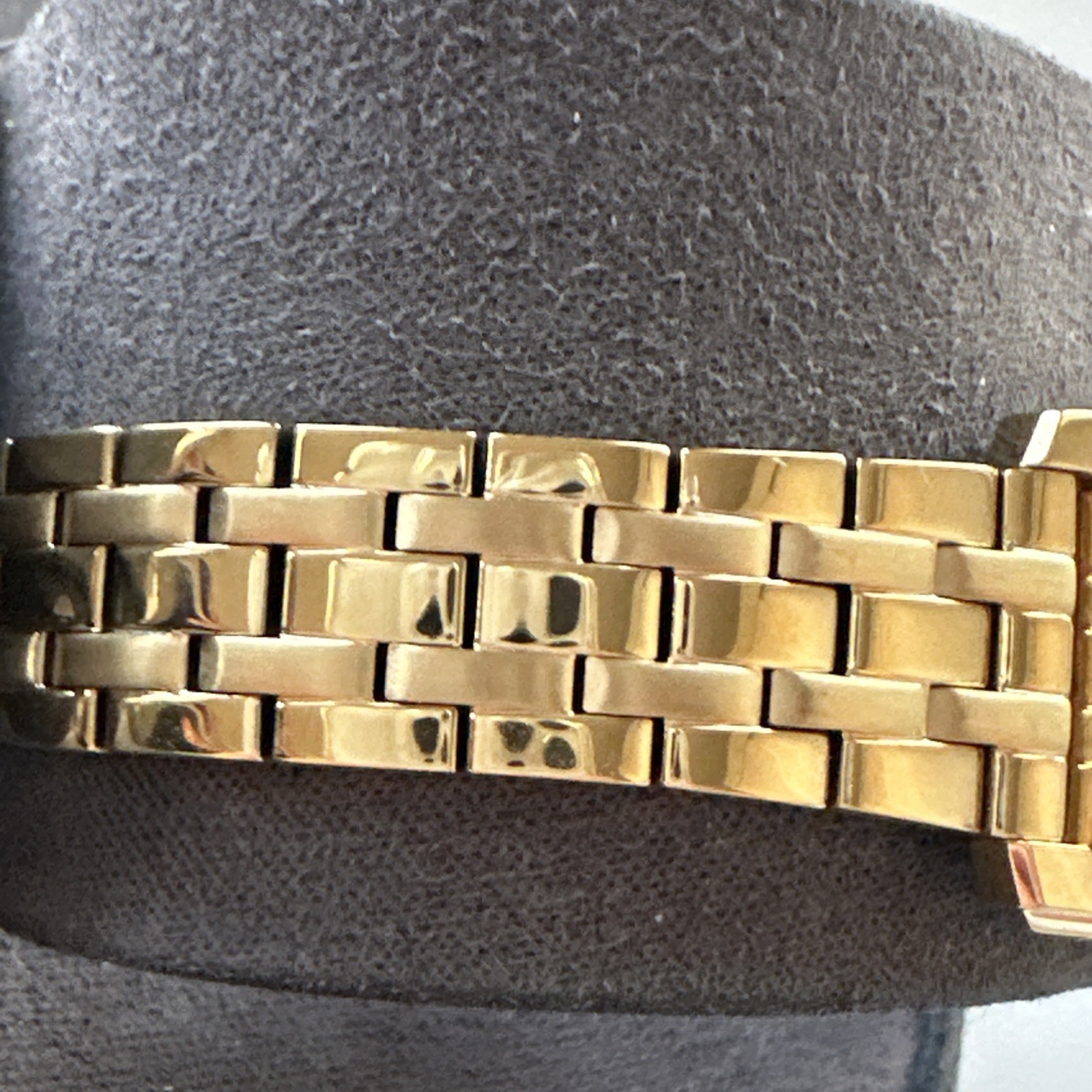 Bulova Women’s Classic Sutton Quartz Gold Stainless Steel Watch 21 MM 97L177