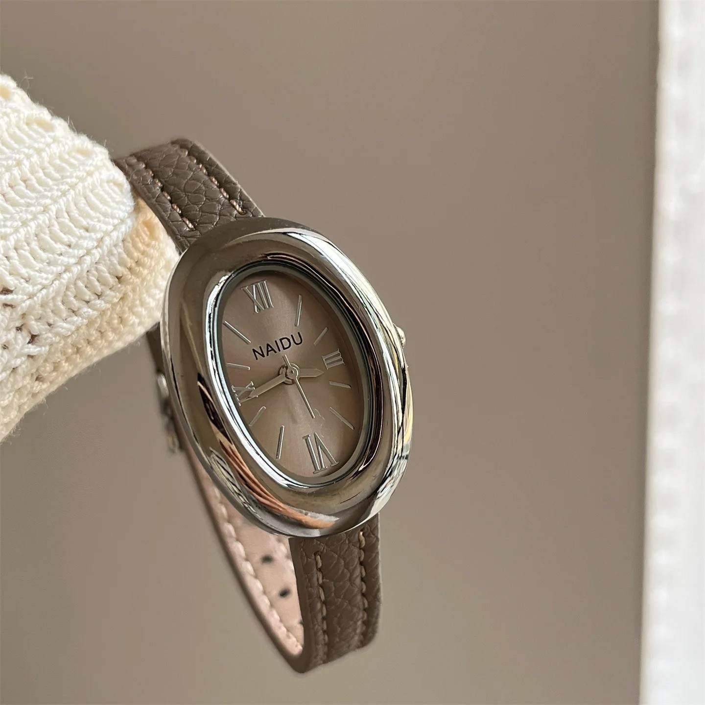 2025 New Oval Beautiful Ladies Watches with Stainless Steel Strap for Girl