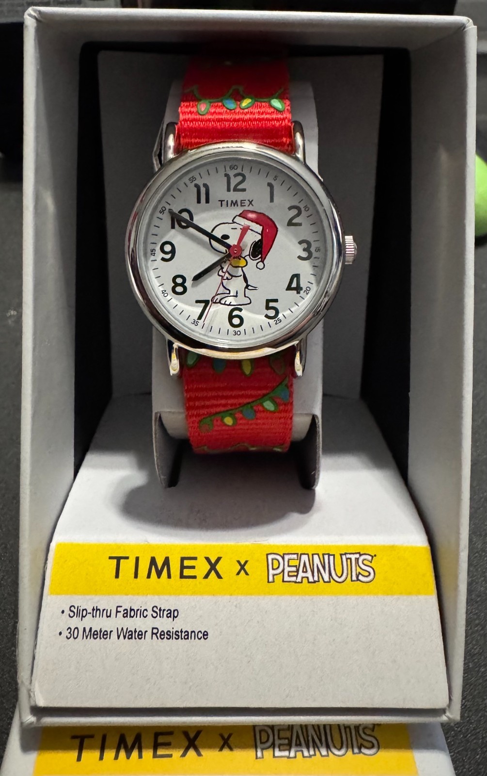 TIMEX Weekender 31 mm Holiday Peanut-Snoopy Special Red Nylon Strap TW2Y39500