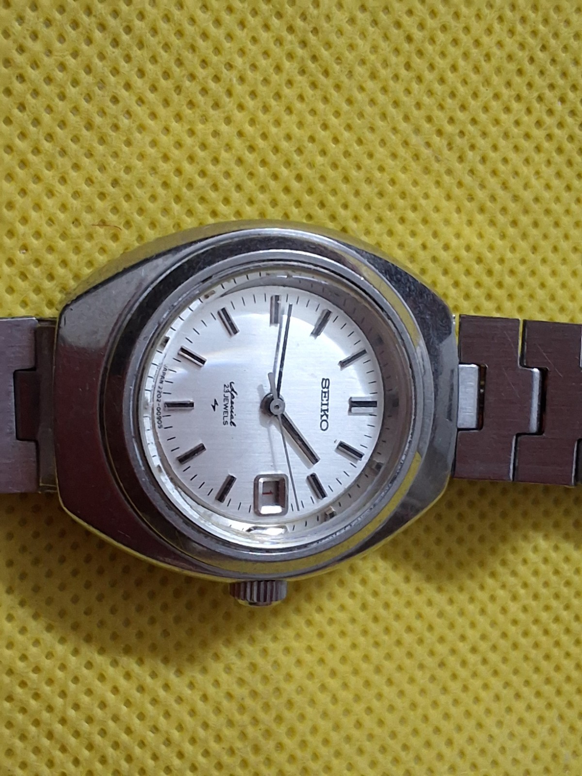Vintage Seiko Special Ladies 23 Jewels Manual Wind Date Wrist Watch 2202-0080.