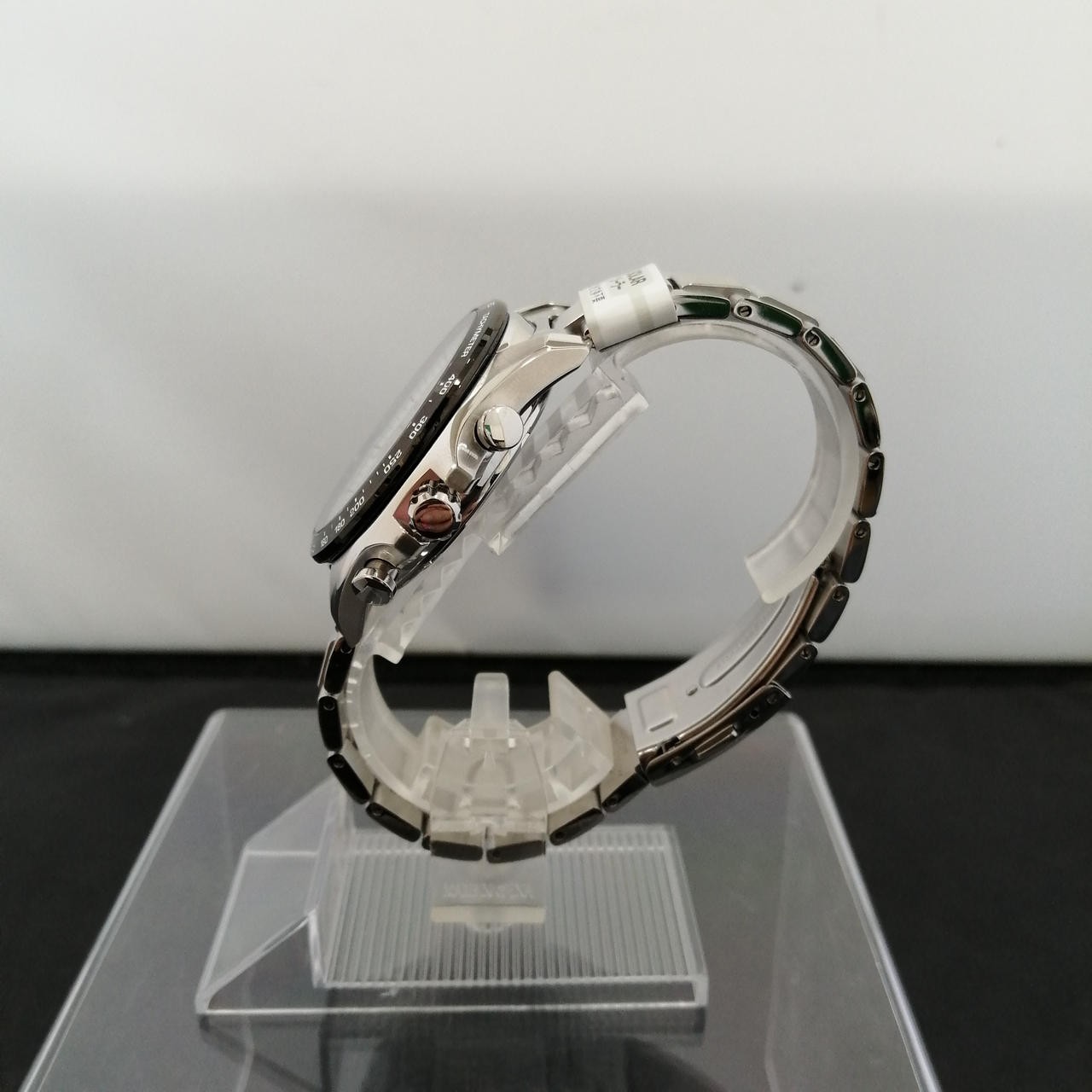 SEIKO V175-0FA0 Solar Watch