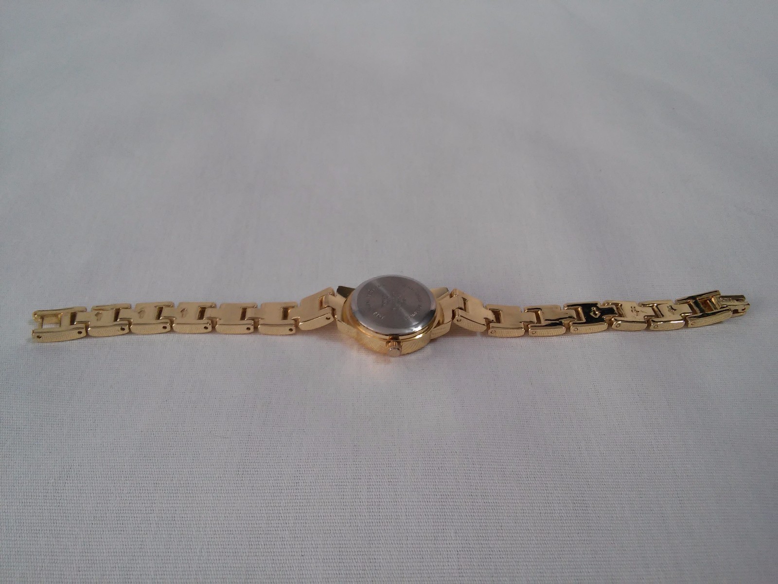 New Women’s Target Gold Tone Color Watch Jewelry Wristwatch Ladies Battery Works