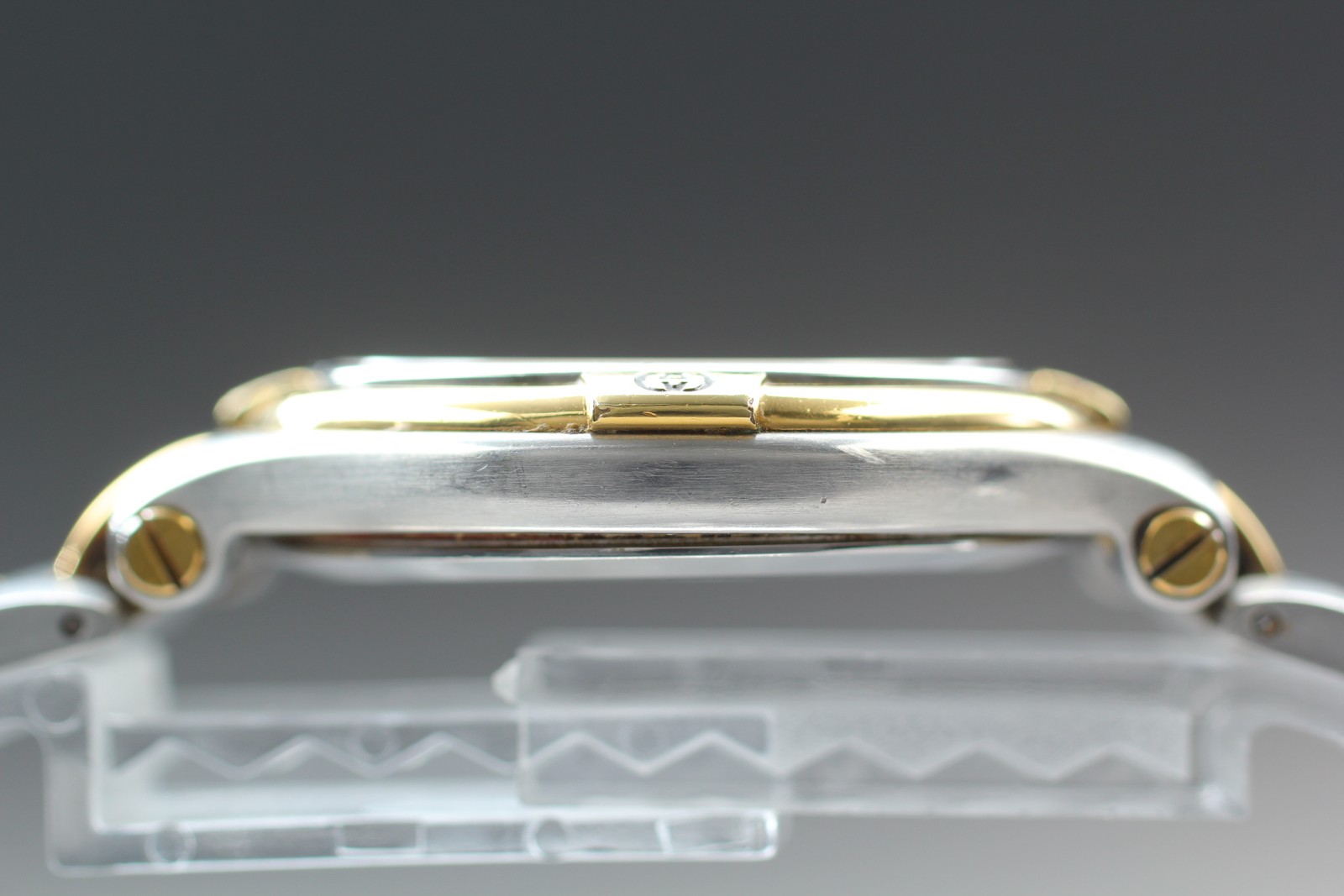 [Exc+5] Gucci 9040M Two Tone Quartz Men’s Watch From JAPAN