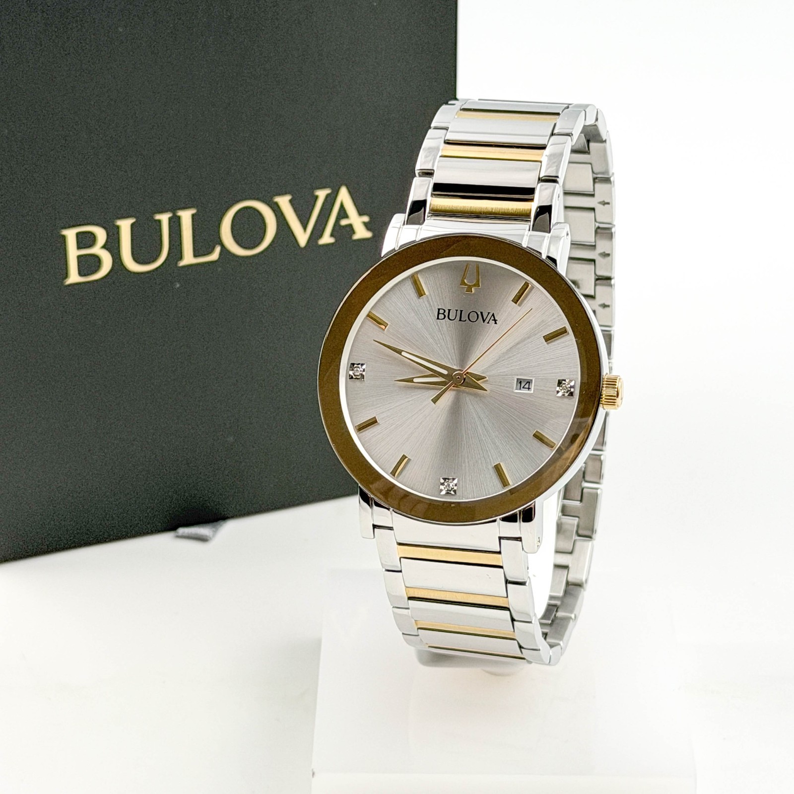 Bulova Futuro Modern 98D151 Silver Dial&Diamond Champagne Dial Men‘s Watch 42mm