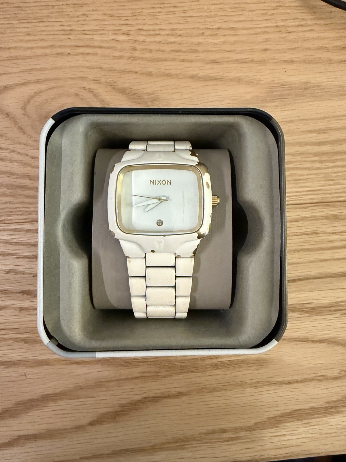 Nixon Player “Yes it’s Real” White And Gold Men’s Wrist Watch Pre-owned
