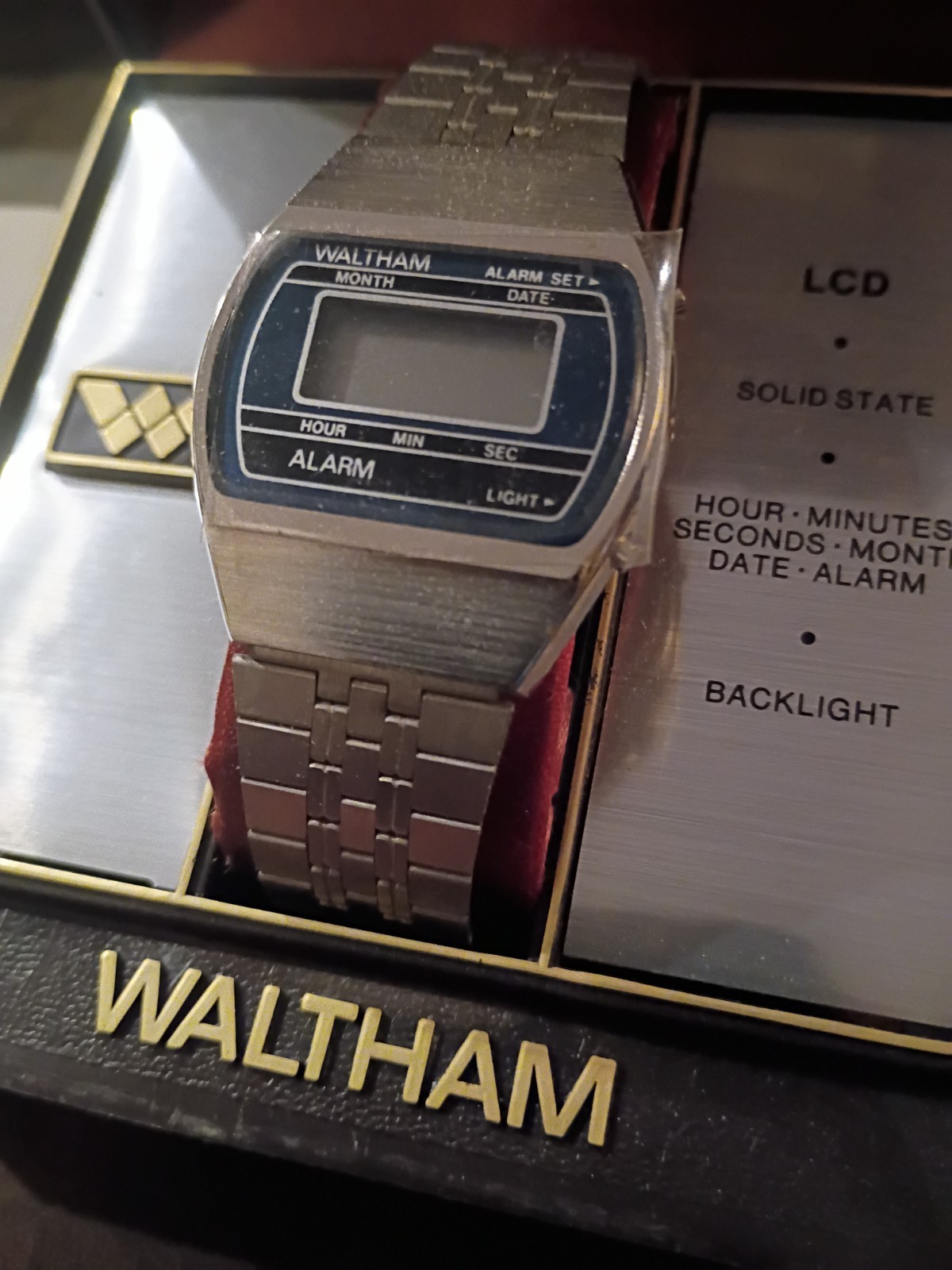 Vintage rare men’s lcd digital wristwatch WALTHAM Solid State with box